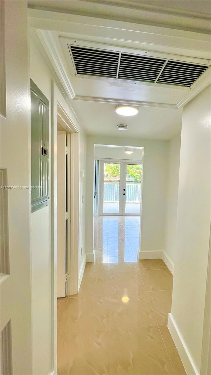 8235 Crespi Blvd 4 photo 11