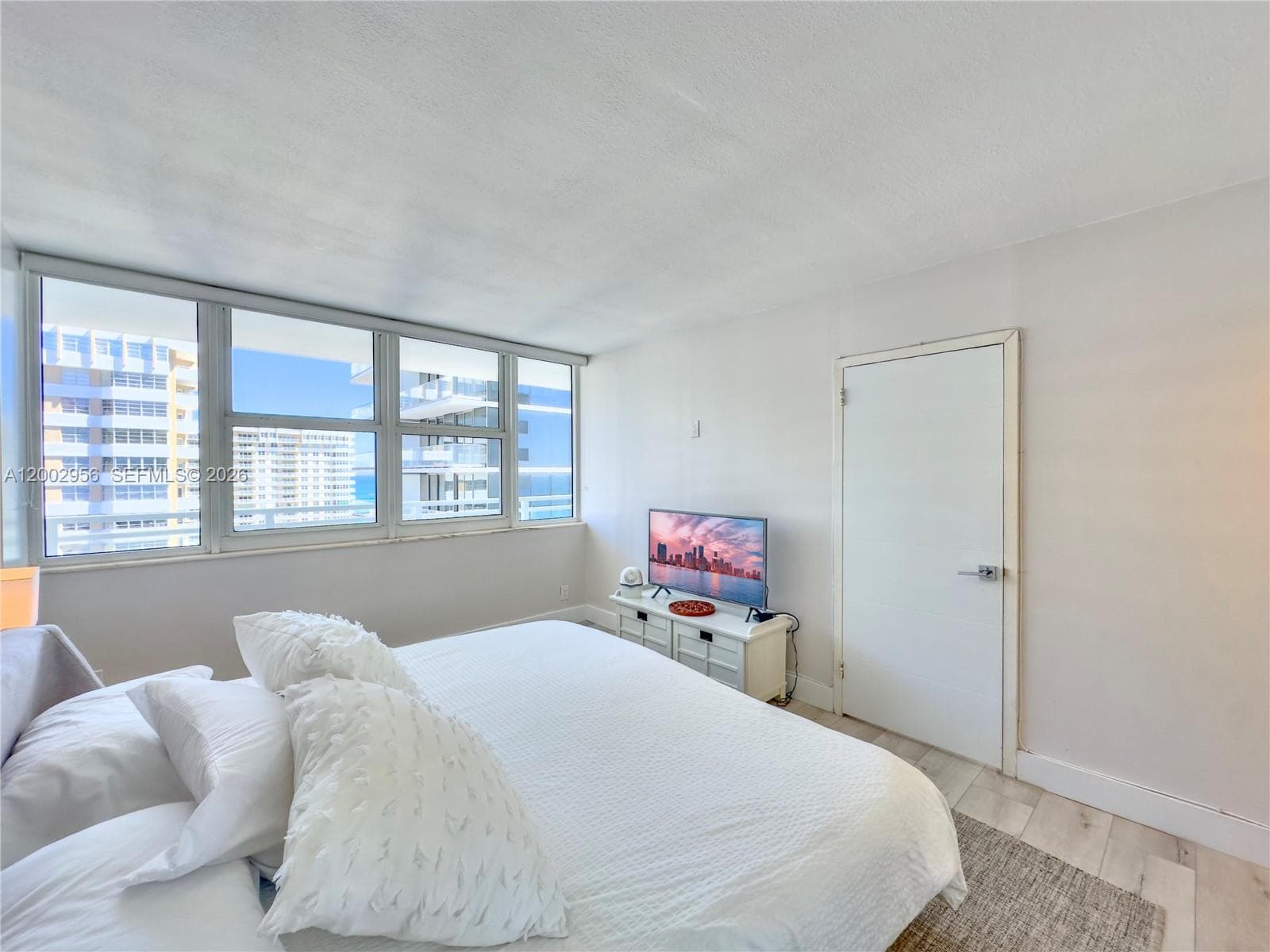 2030 Ocean Dr 1922 photo 7