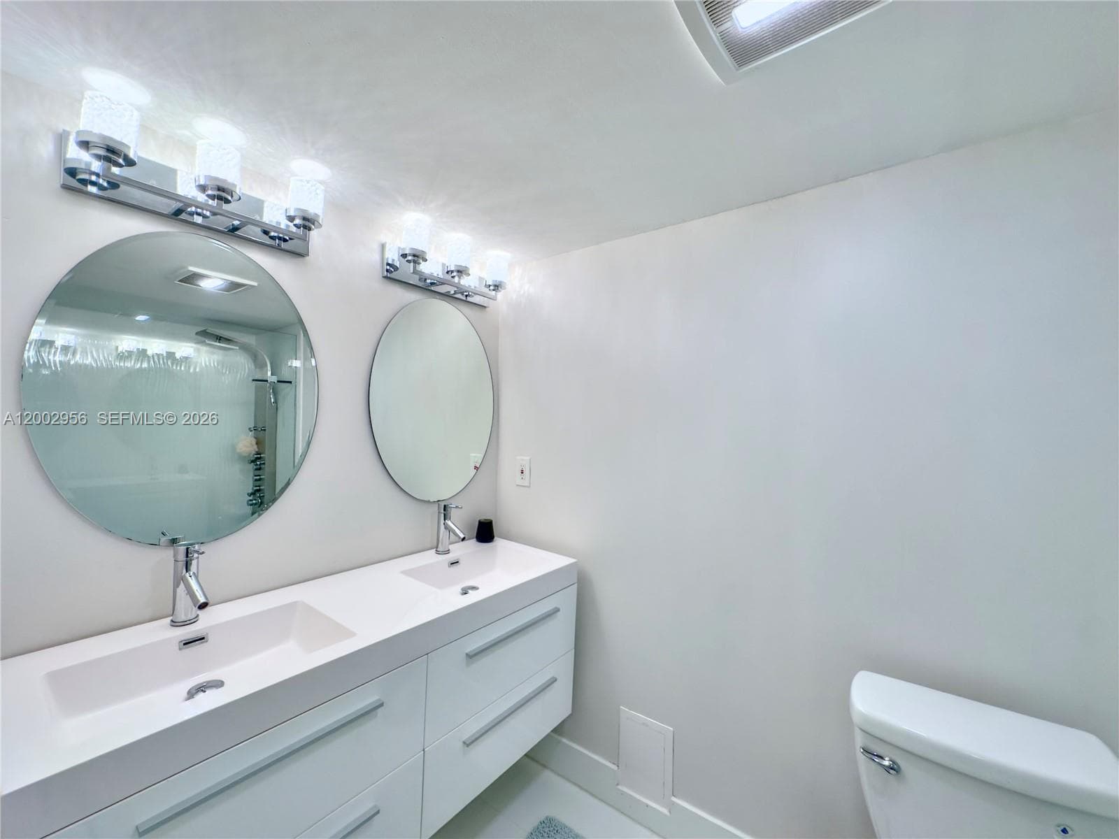 2030 Ocean Dr 1922 photo 15