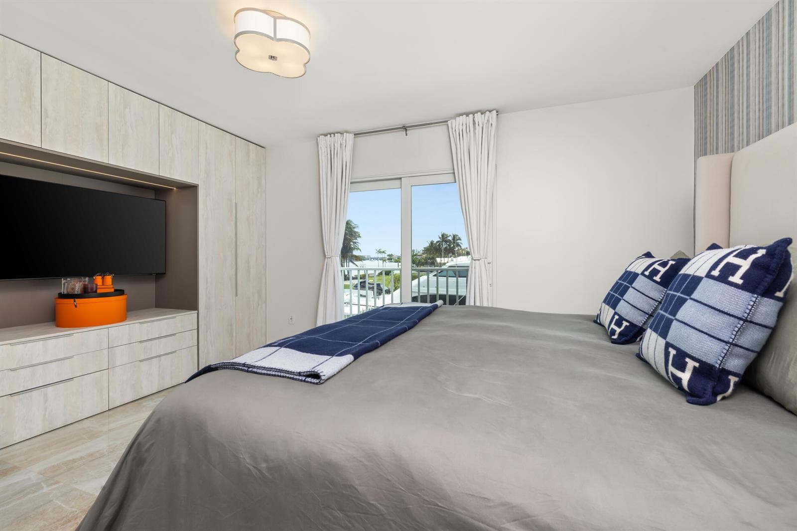 966 Jeffery Street photo 24