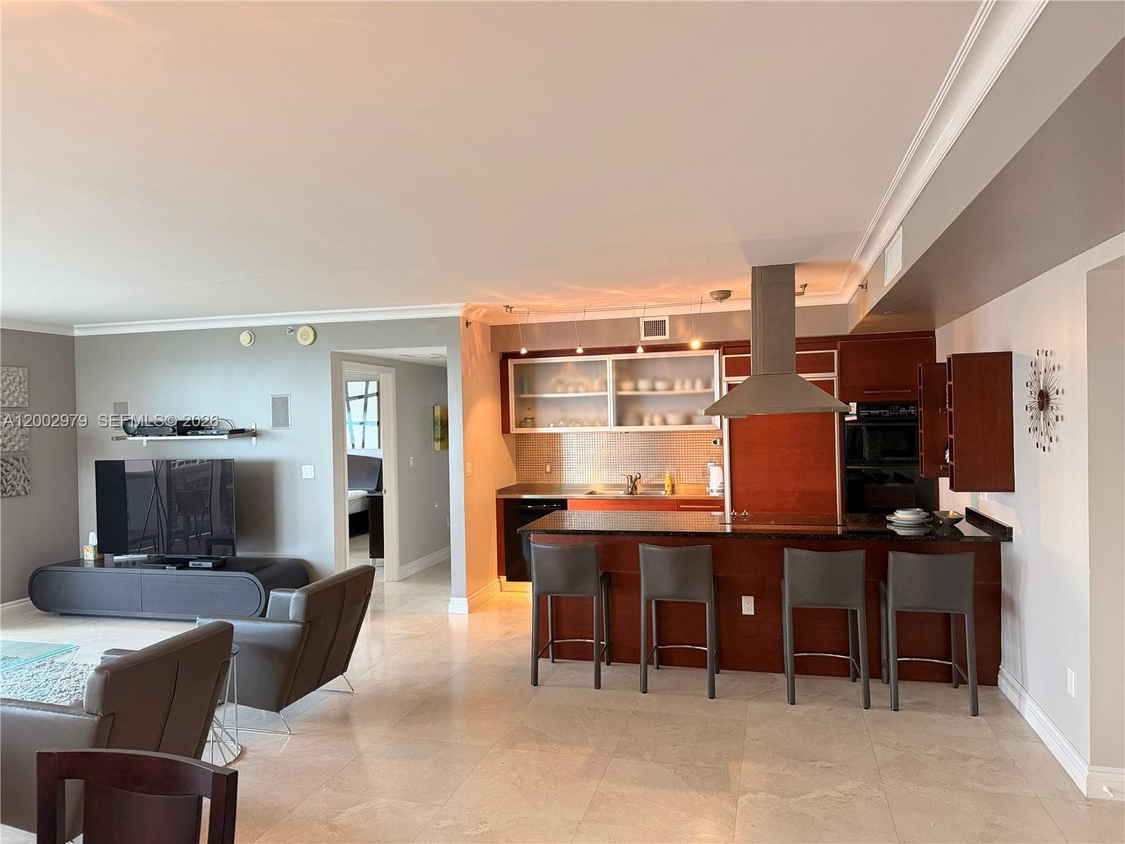 1850 Ocean Dr 805 photo 2