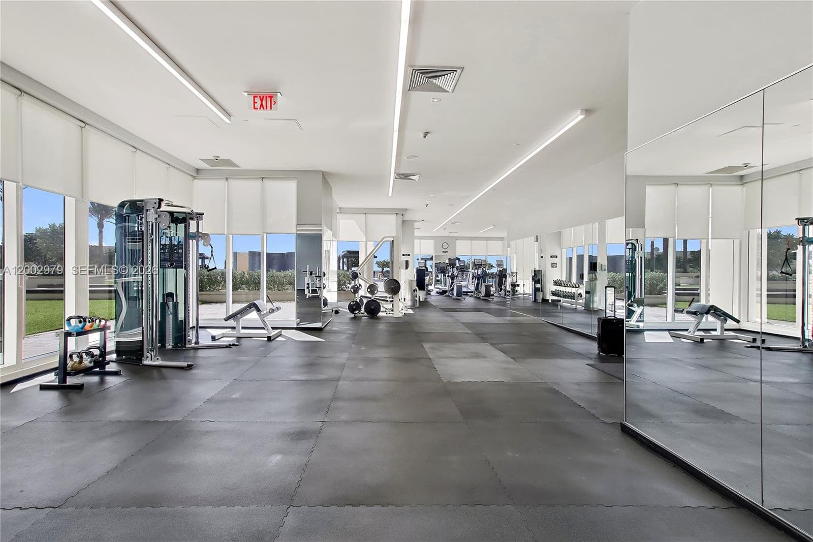 1850 Ocean Dr 805 photo 17