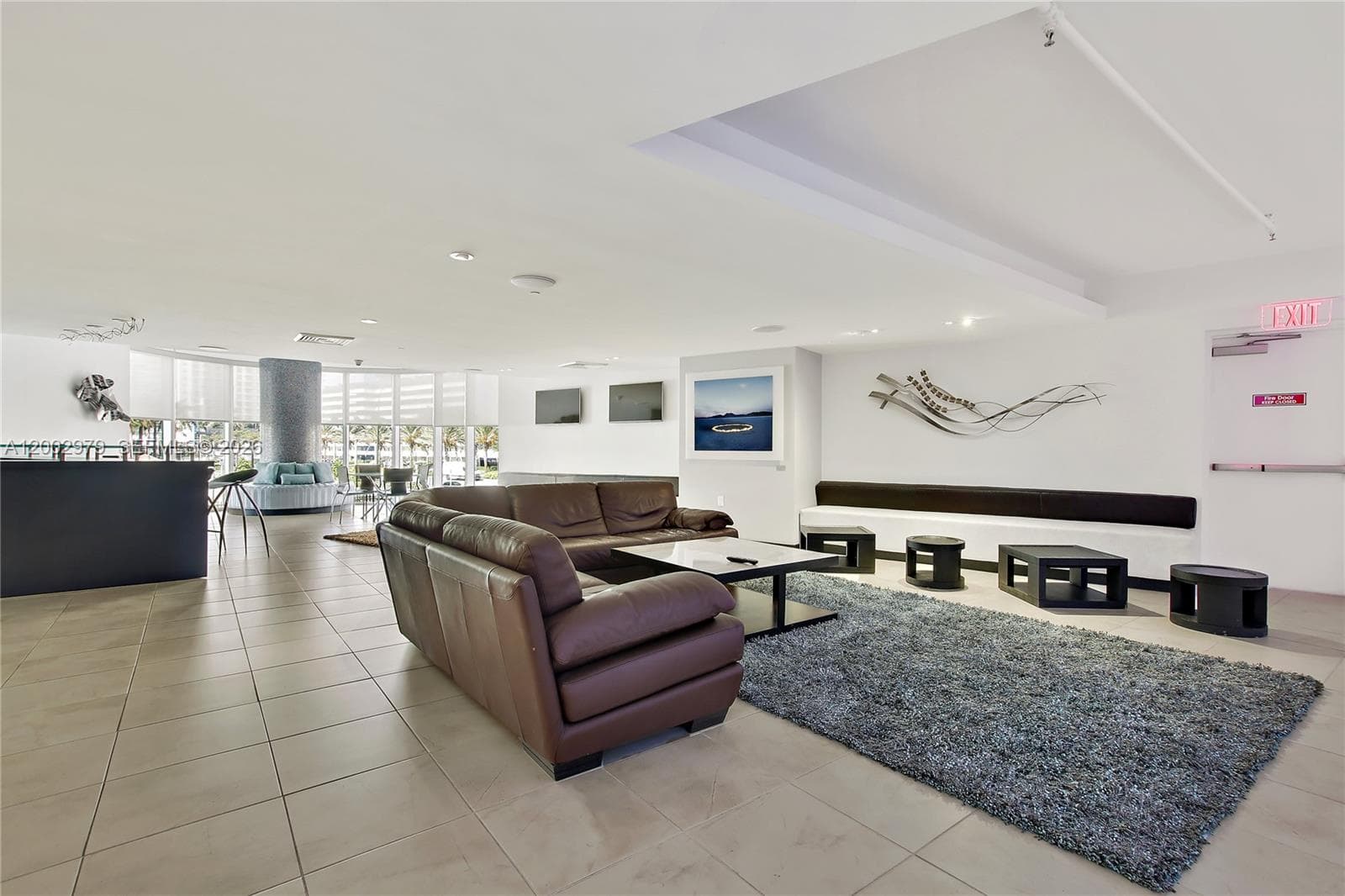 1850 Ocean Dr 805 photo 22