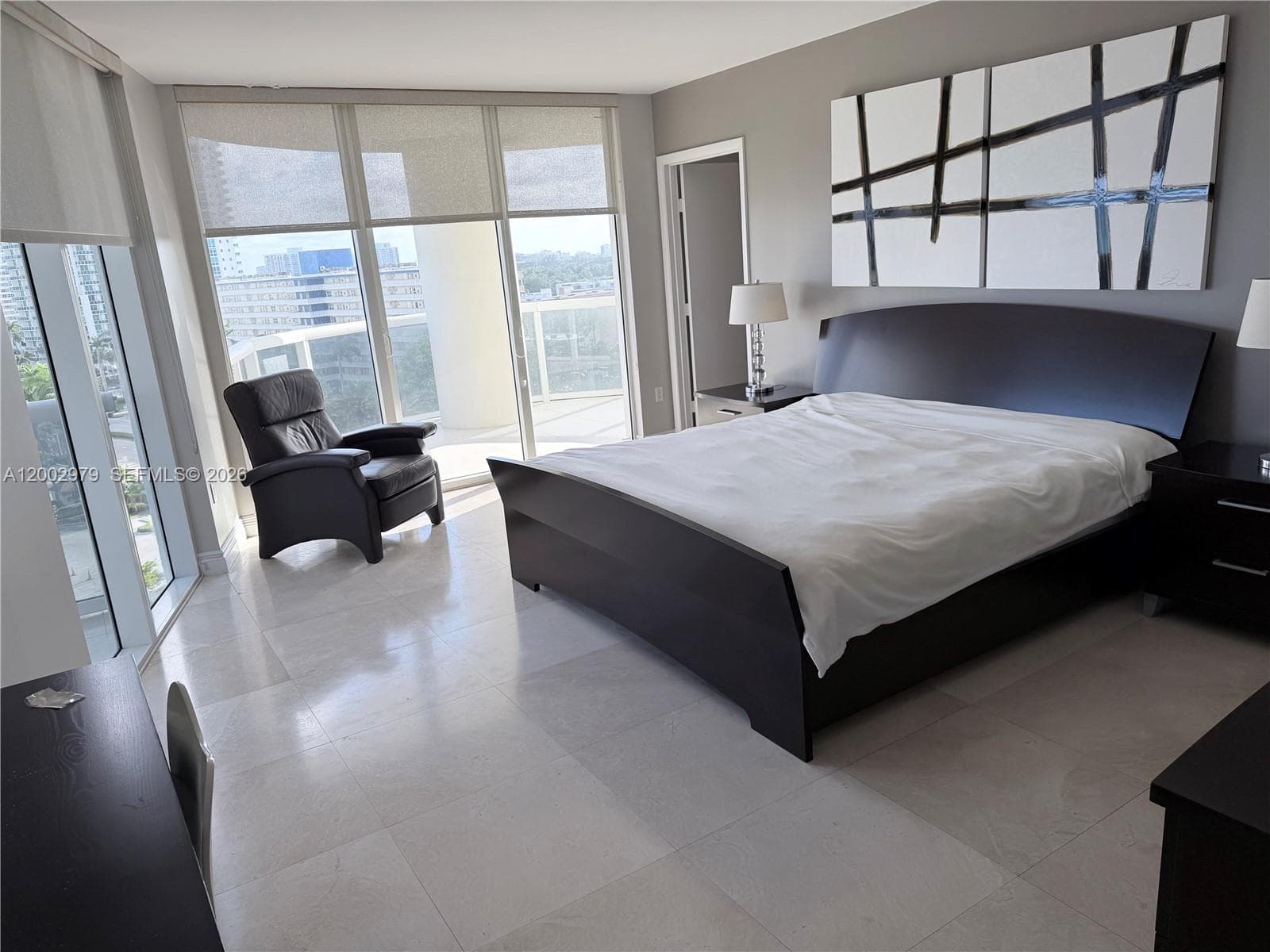 1850 Ocean Dr 805 photo 4