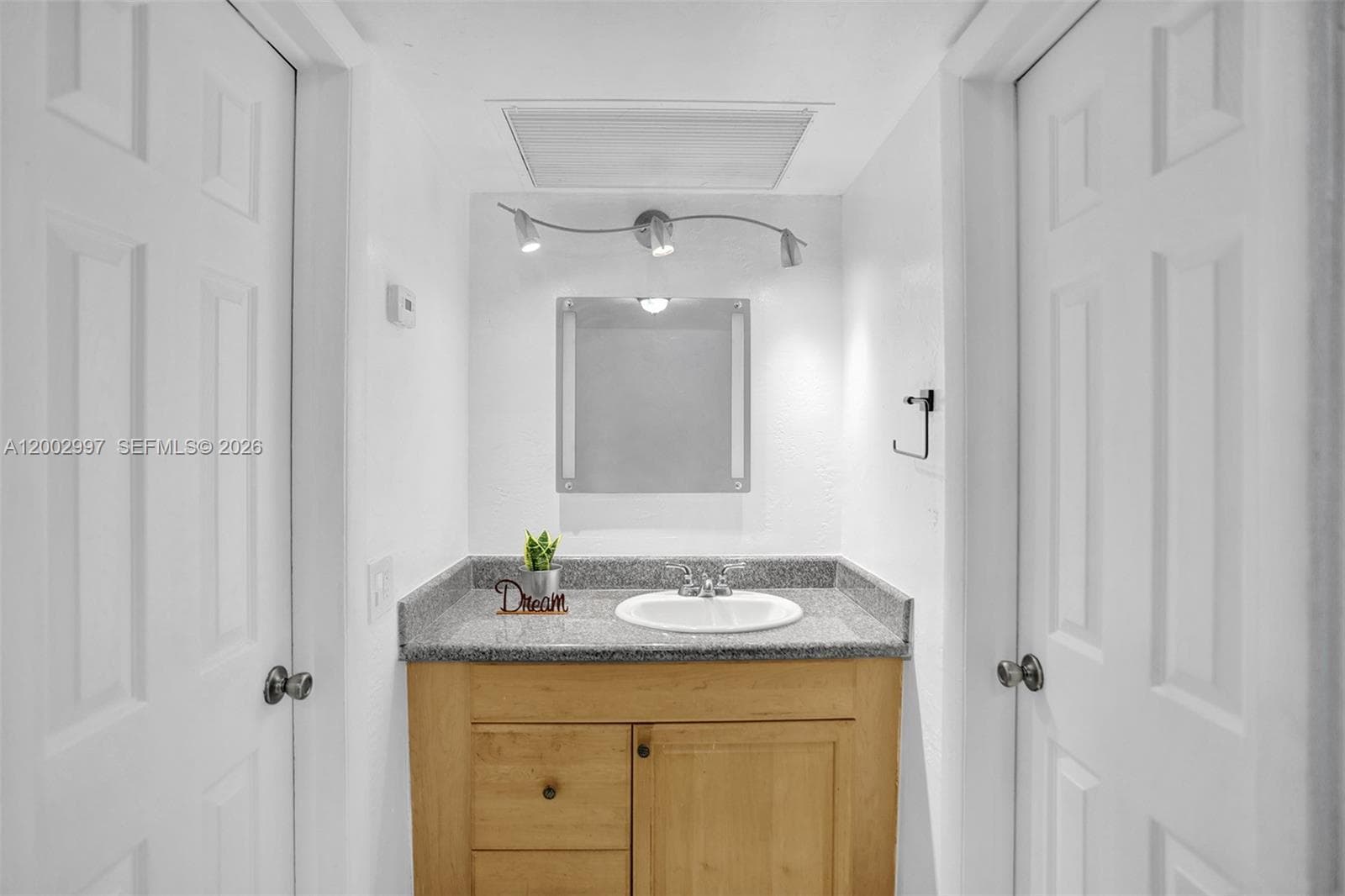 1860 Venice Park Dr 213 photo 13