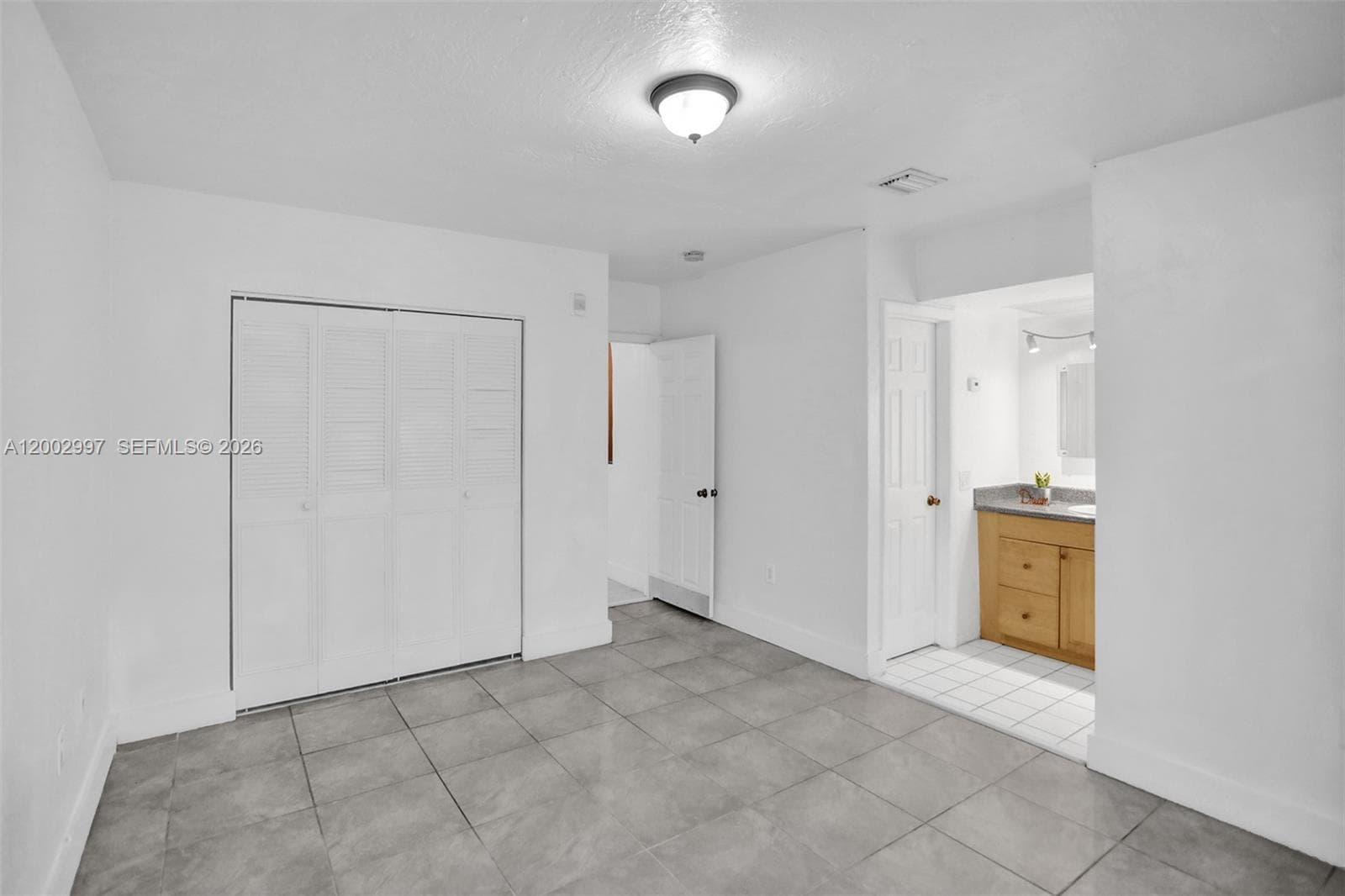 1860 Venice Park Dr 213 photo 7