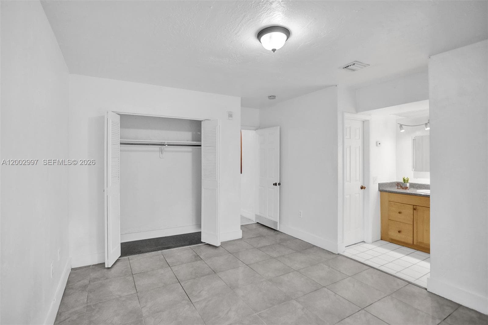 1860 Venice Park Dr 213 photo 8