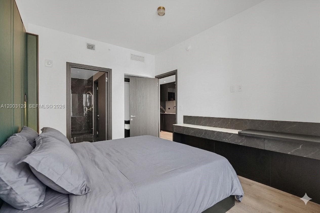 20 11th St 4006 photo 12