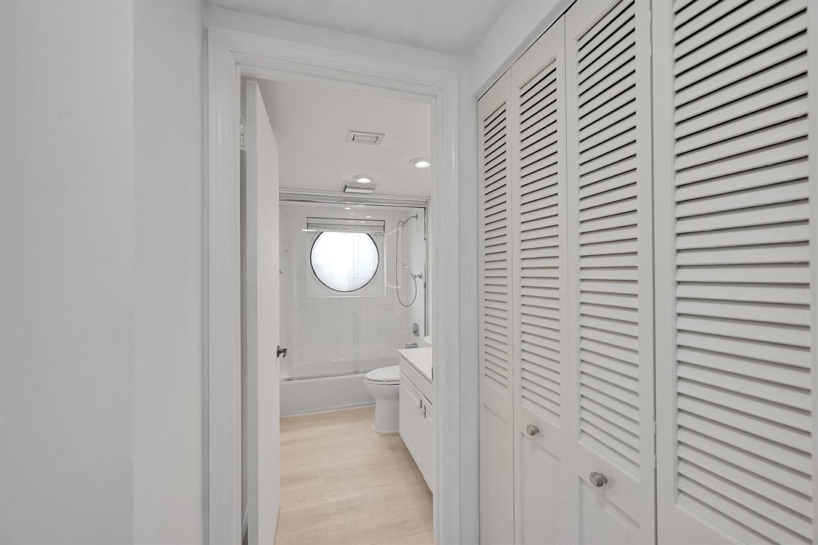 3640 Yacht Club Drive 1501 photo 12
