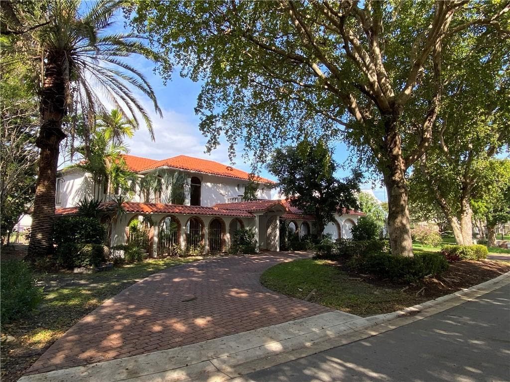 71 Bay Colony Drive 1
