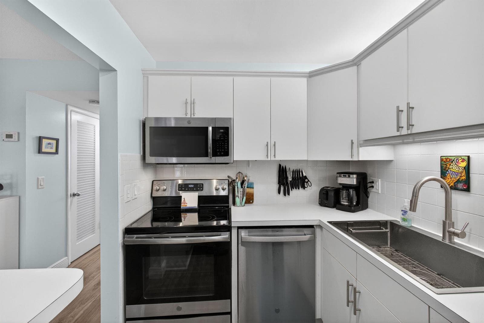 111 Shore Court #206 photo 24
