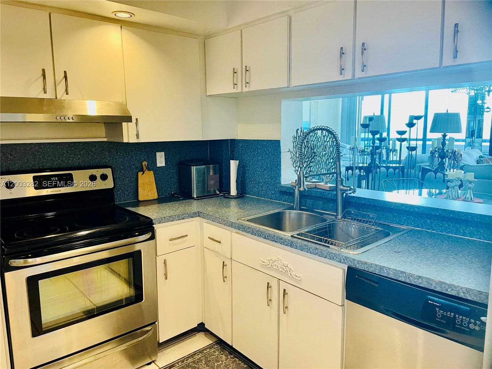 2555 Collins Ave 1805 photo 7