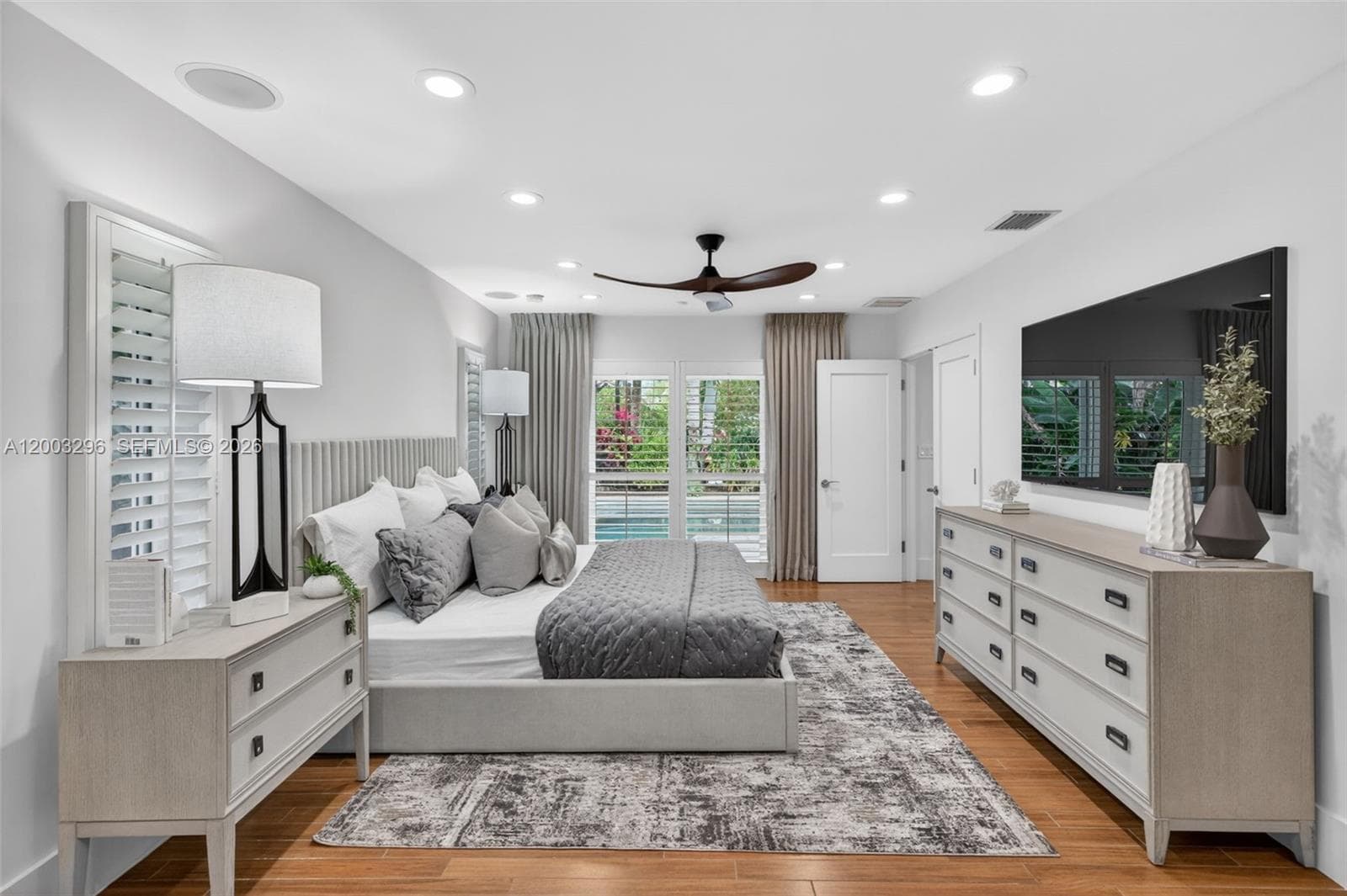 3050 41st St photo 12