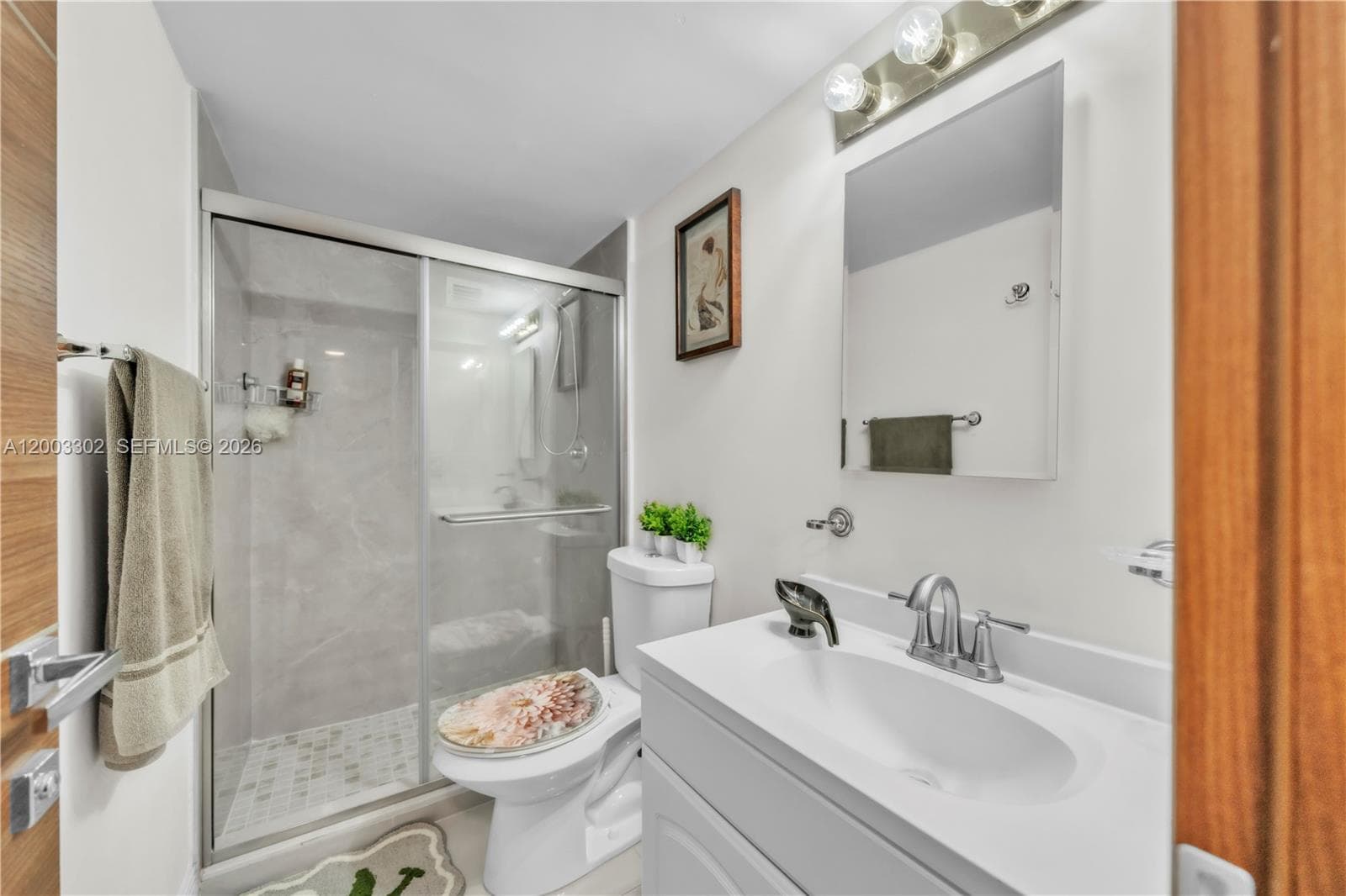 2201 Ocean Dr 1706(availbale now) photo 13