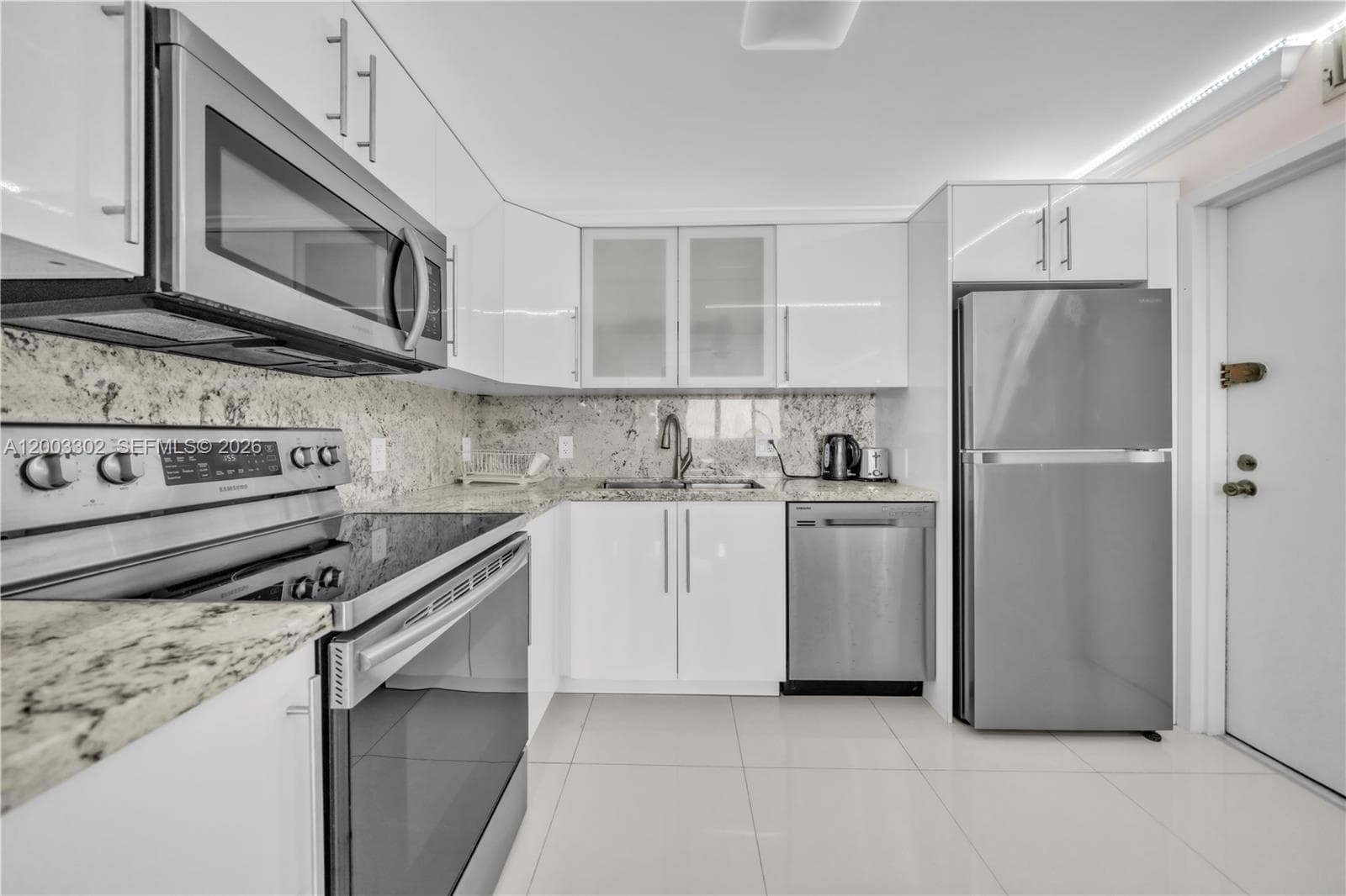 2201 Ocean Dr 1706(availbale now) photo 8