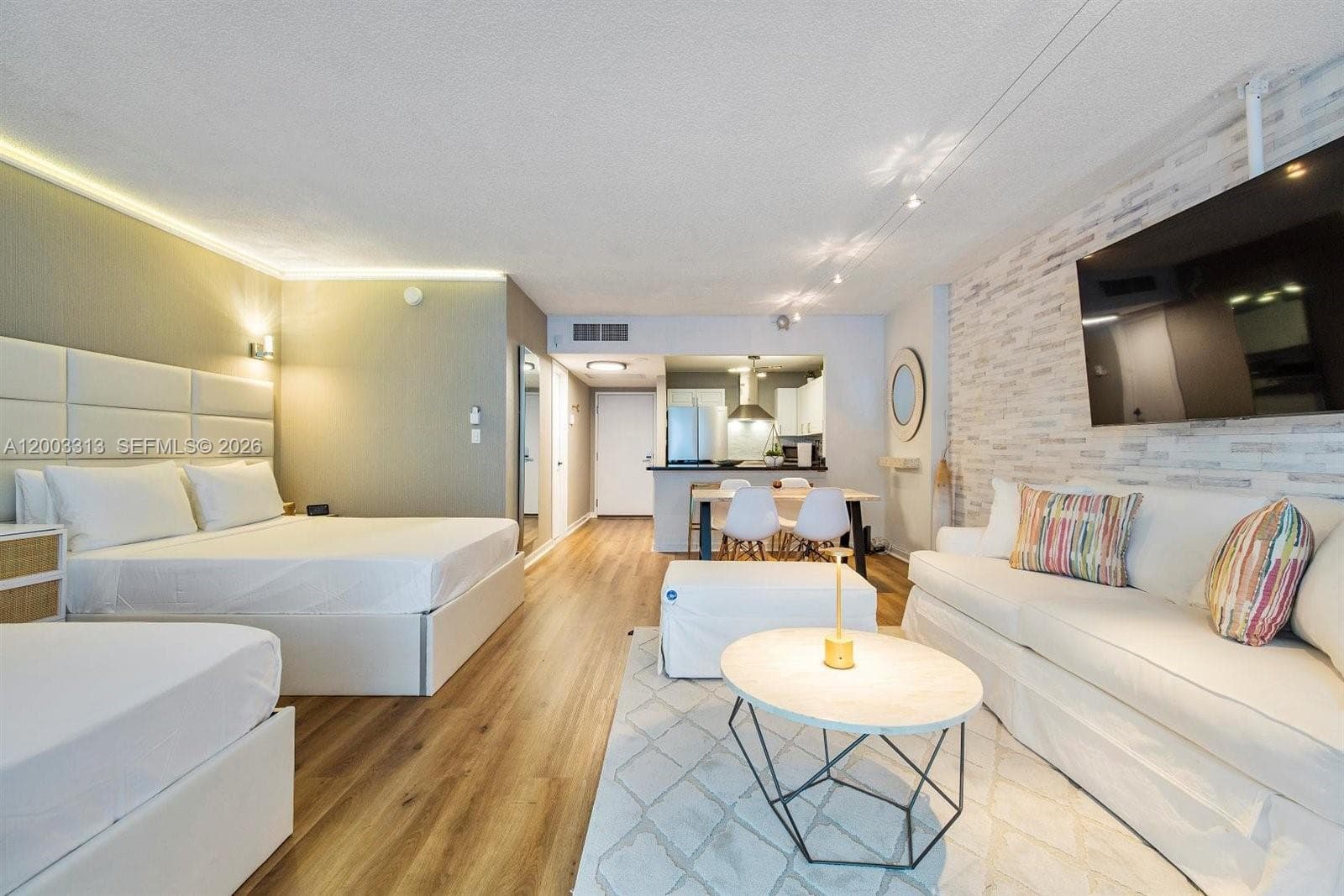 2301 Collins Ave 421 photo 2