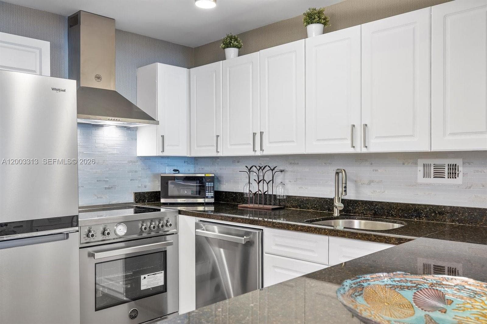 2301 Collins Ave 421 photo 13