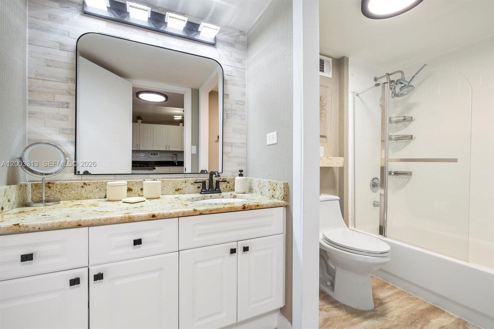 2301 Collins Ave 421 photo 17