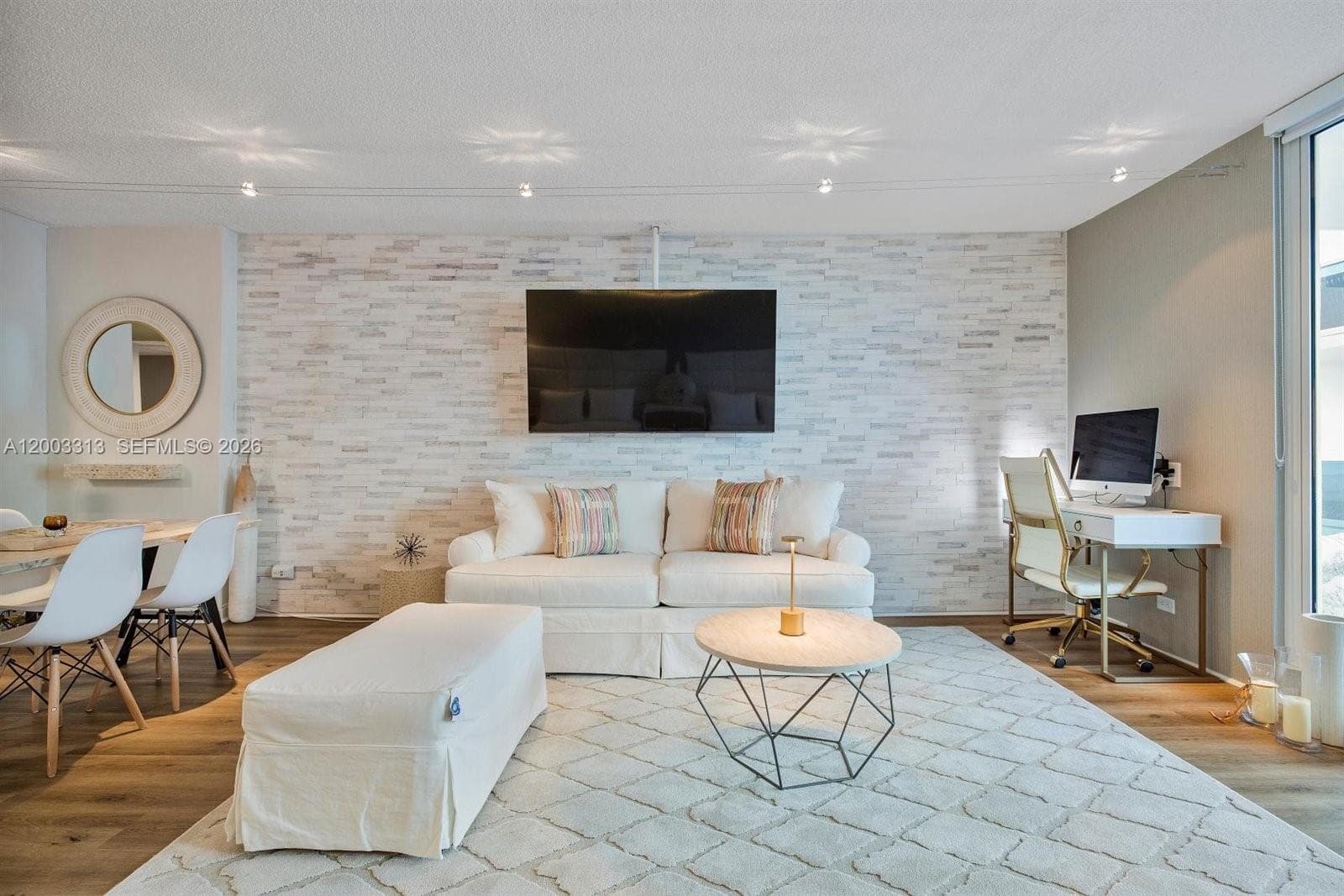 2301 Collins Ave 421 photo 3