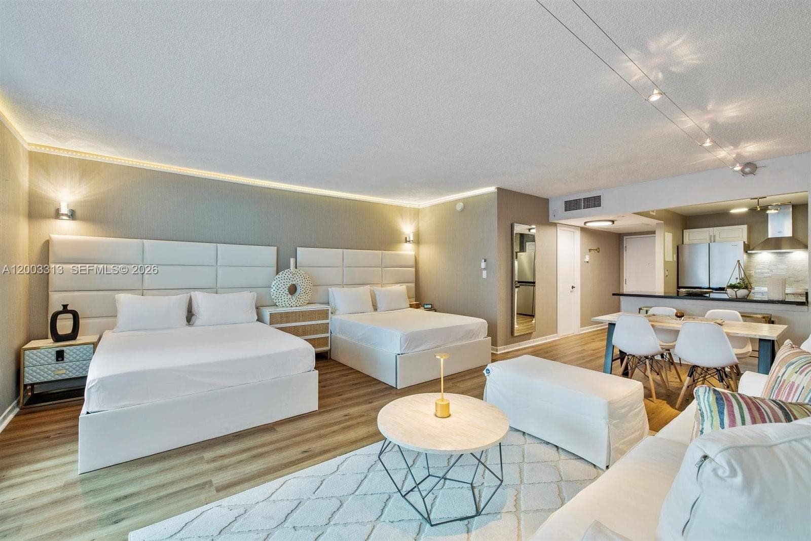 2301 Collins Ave 421 photo 1