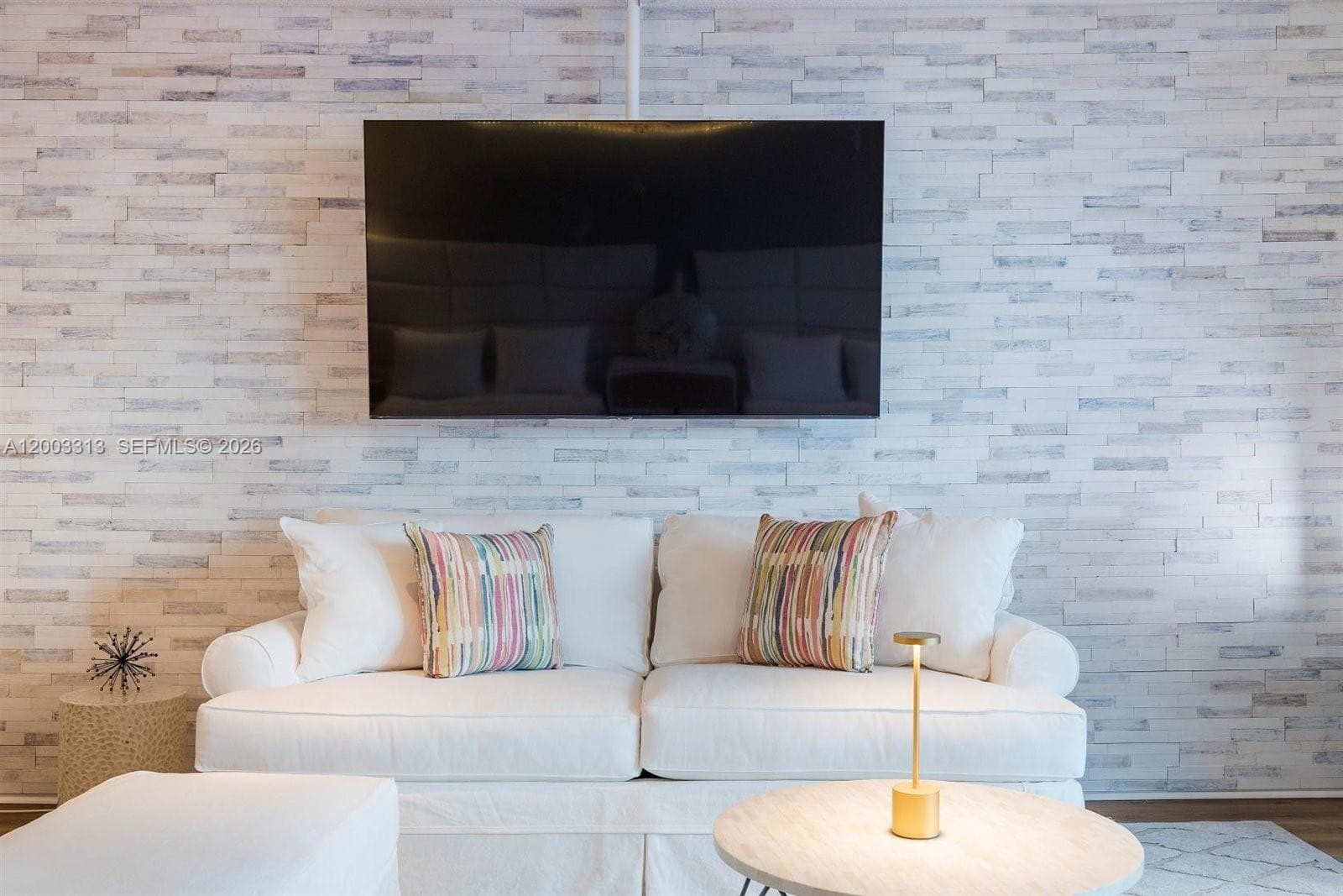 2301 Collins Ave 421 photo 4