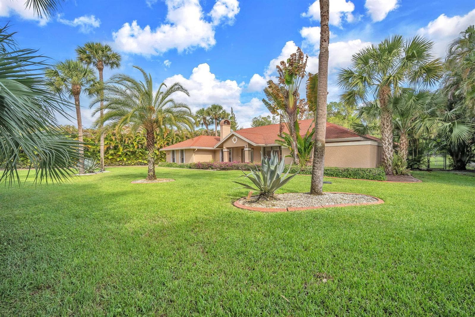 13759 Doubletree Trail photo 3