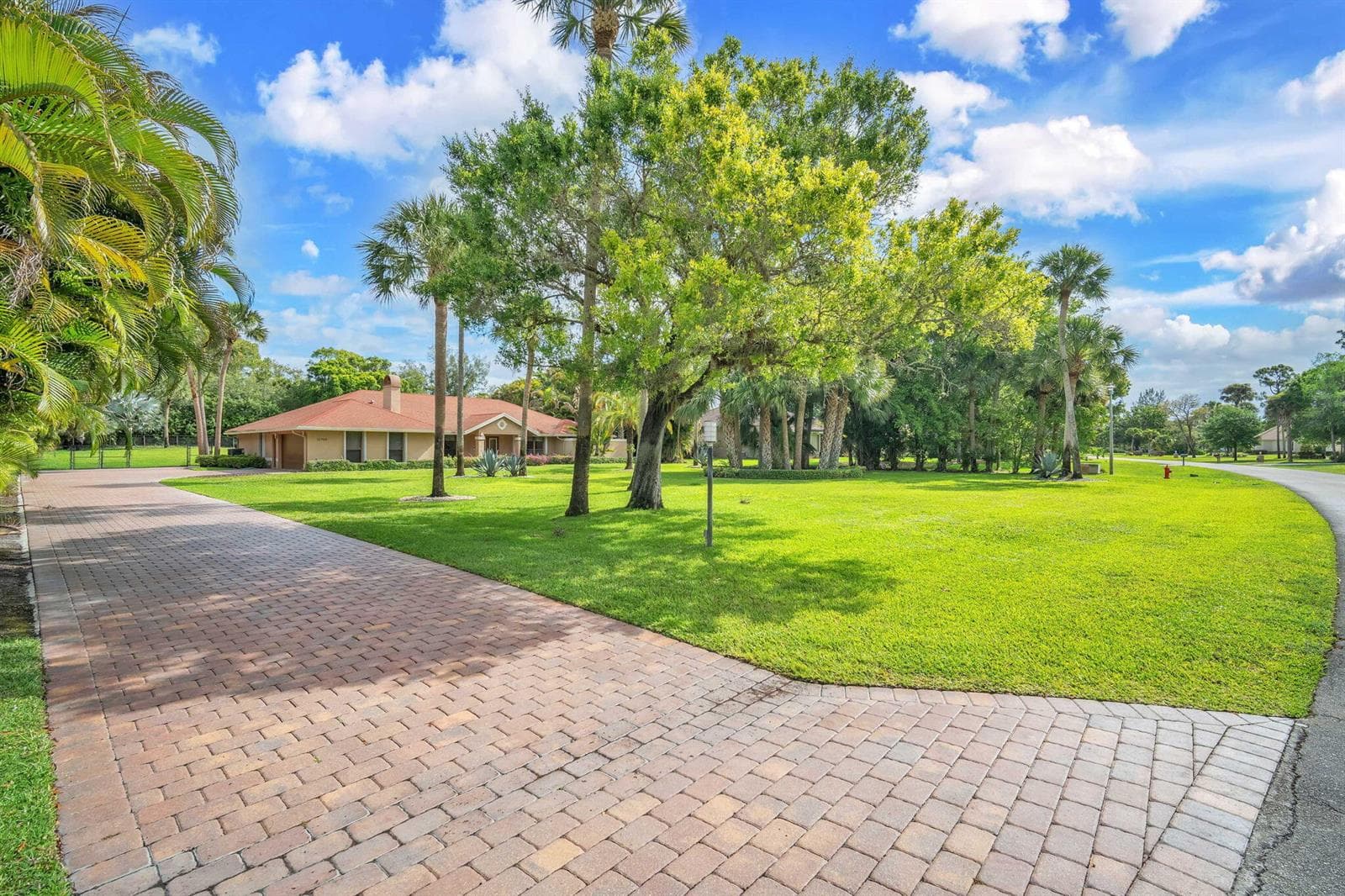 13759 Doubletree Trail photo 1