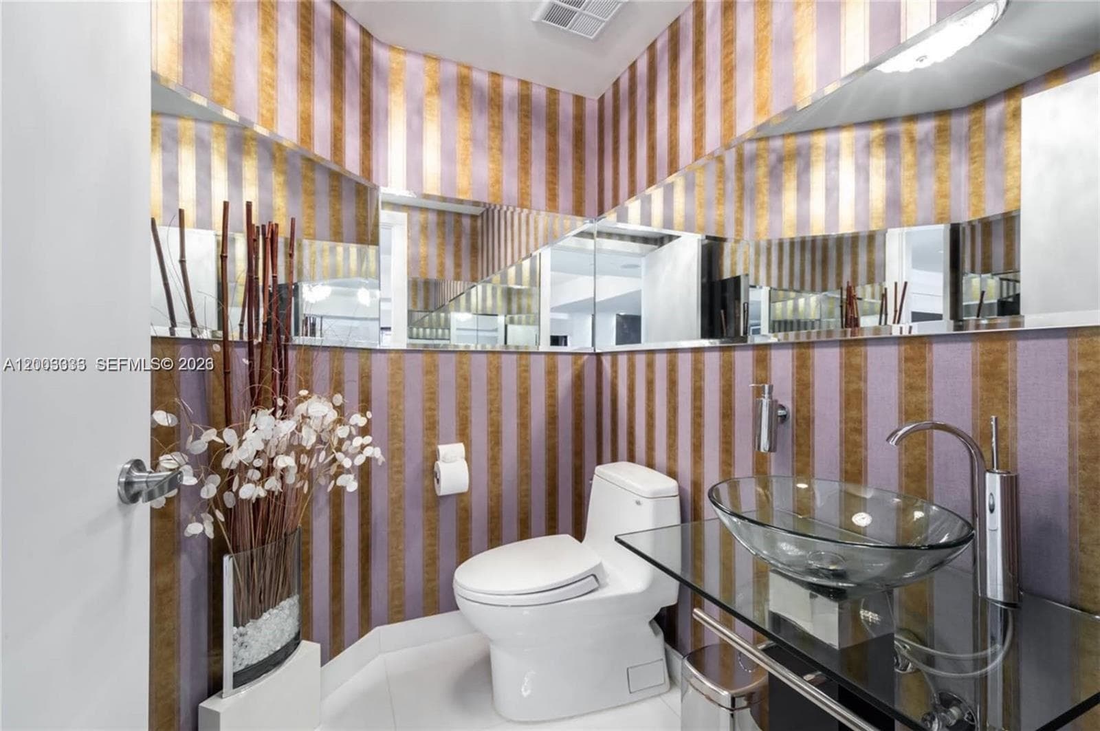 2711 Ocean Dr 2304 photo 13