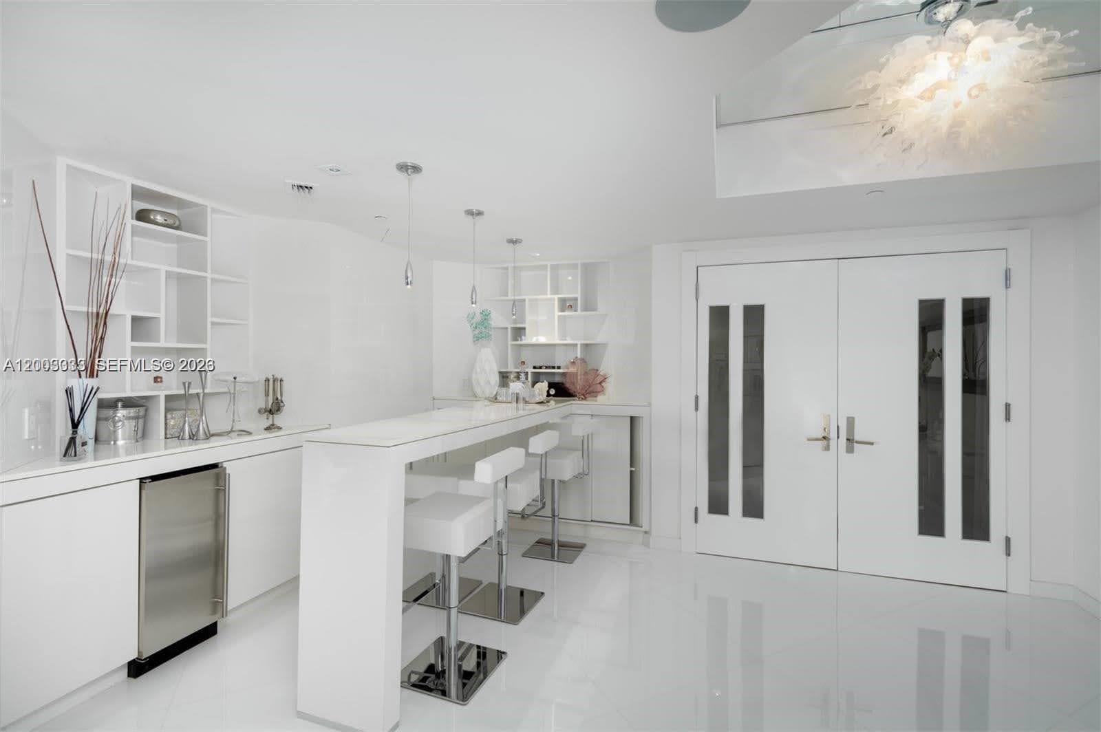 2711 Ocean Dr 2304 photo 9