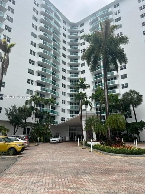 3001 Ocean Dr 1437 photo 2