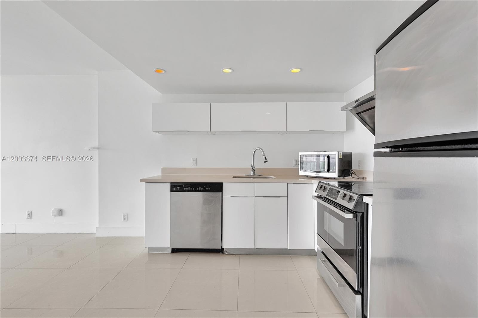 100 Bayview Dr 1002 photo 8