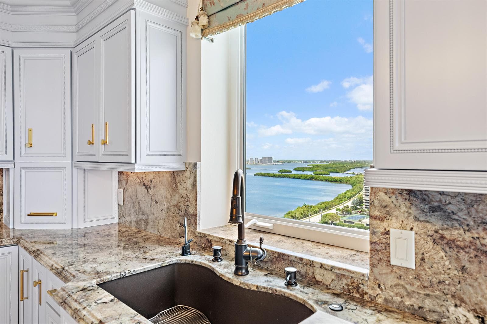5380 N Ocean Drive 22i photo 9