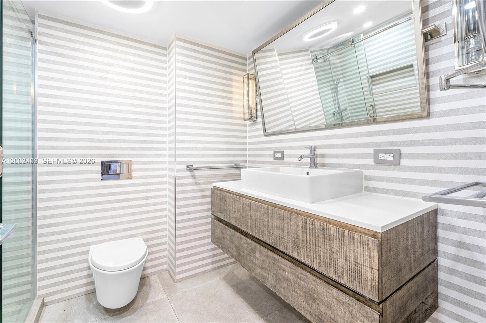 2301 Collins Ave 334 photo 14