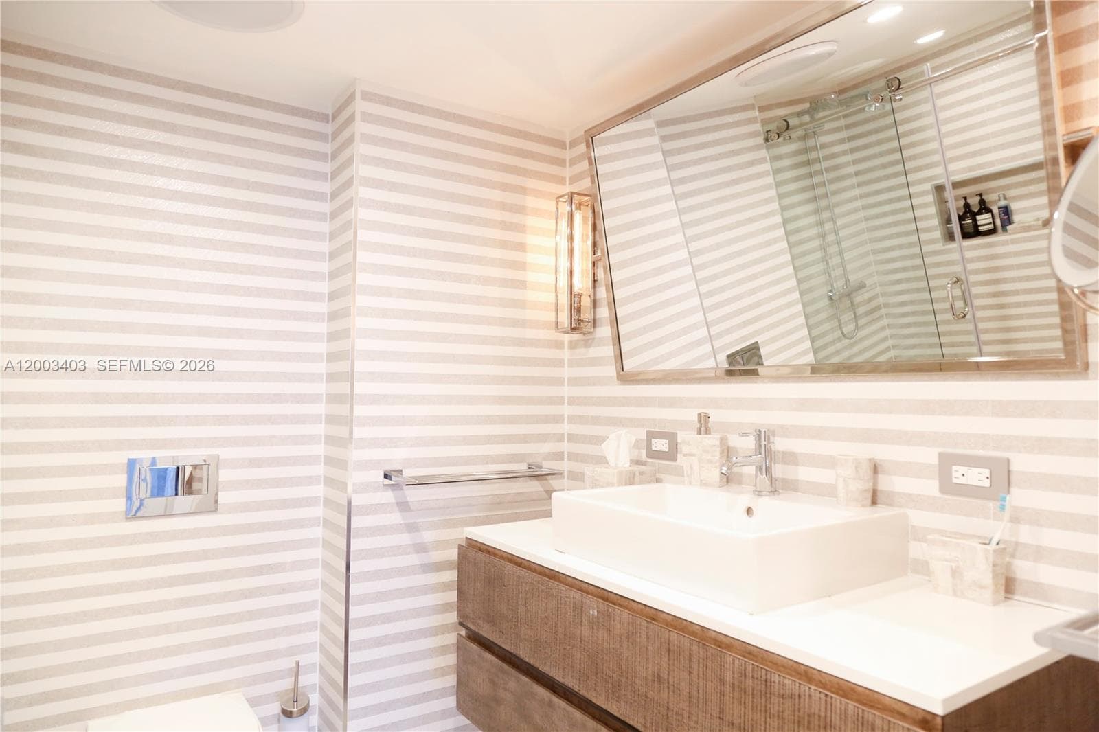 2301 Collins Ave 334 photo 18