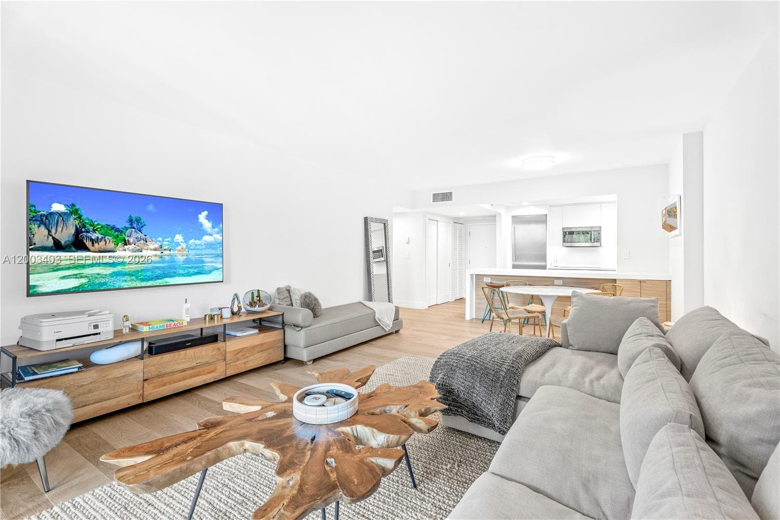 2301 Collins Ave 334 photo 4