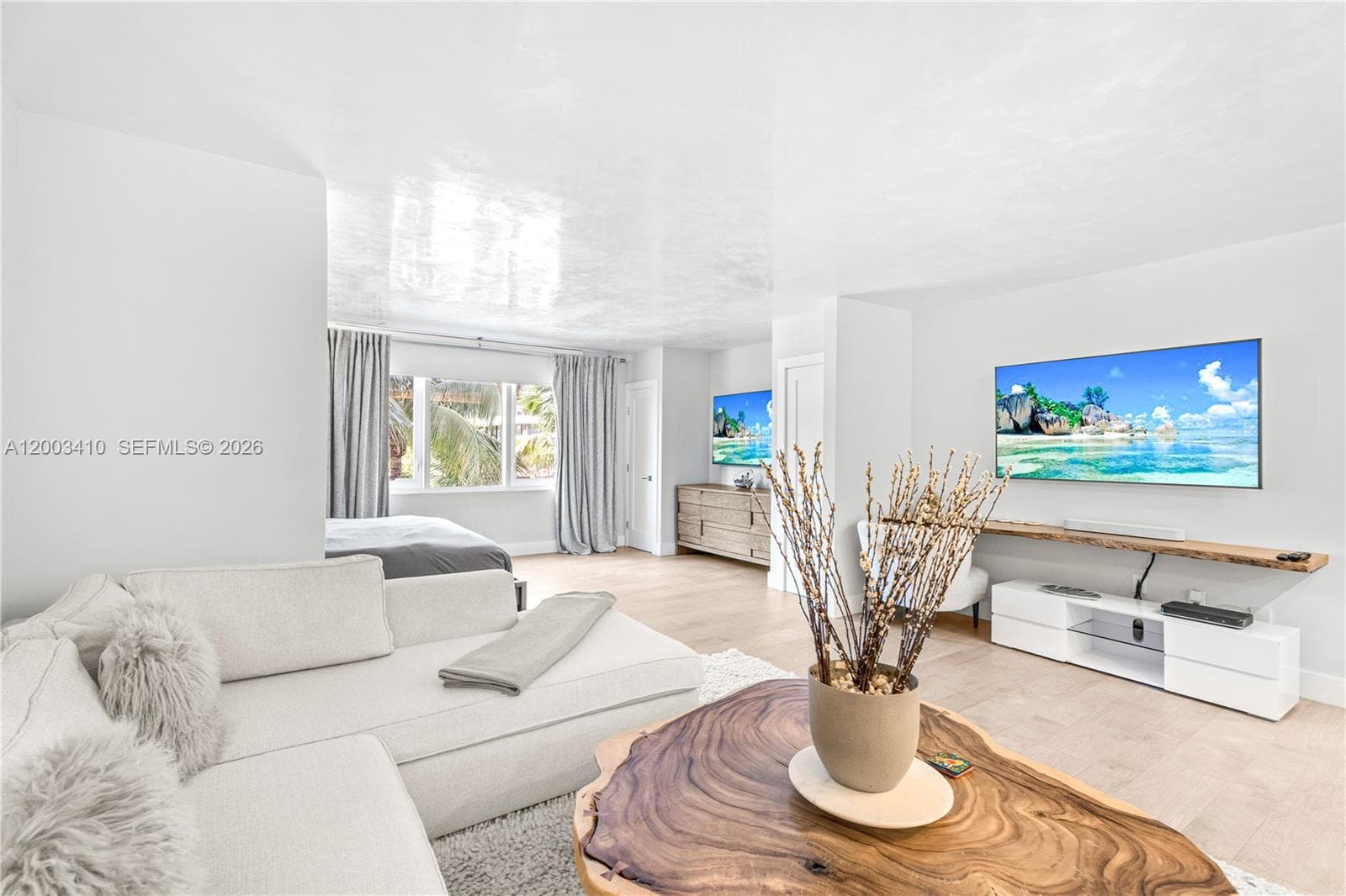 2301 Collins Ave 335 photo 2