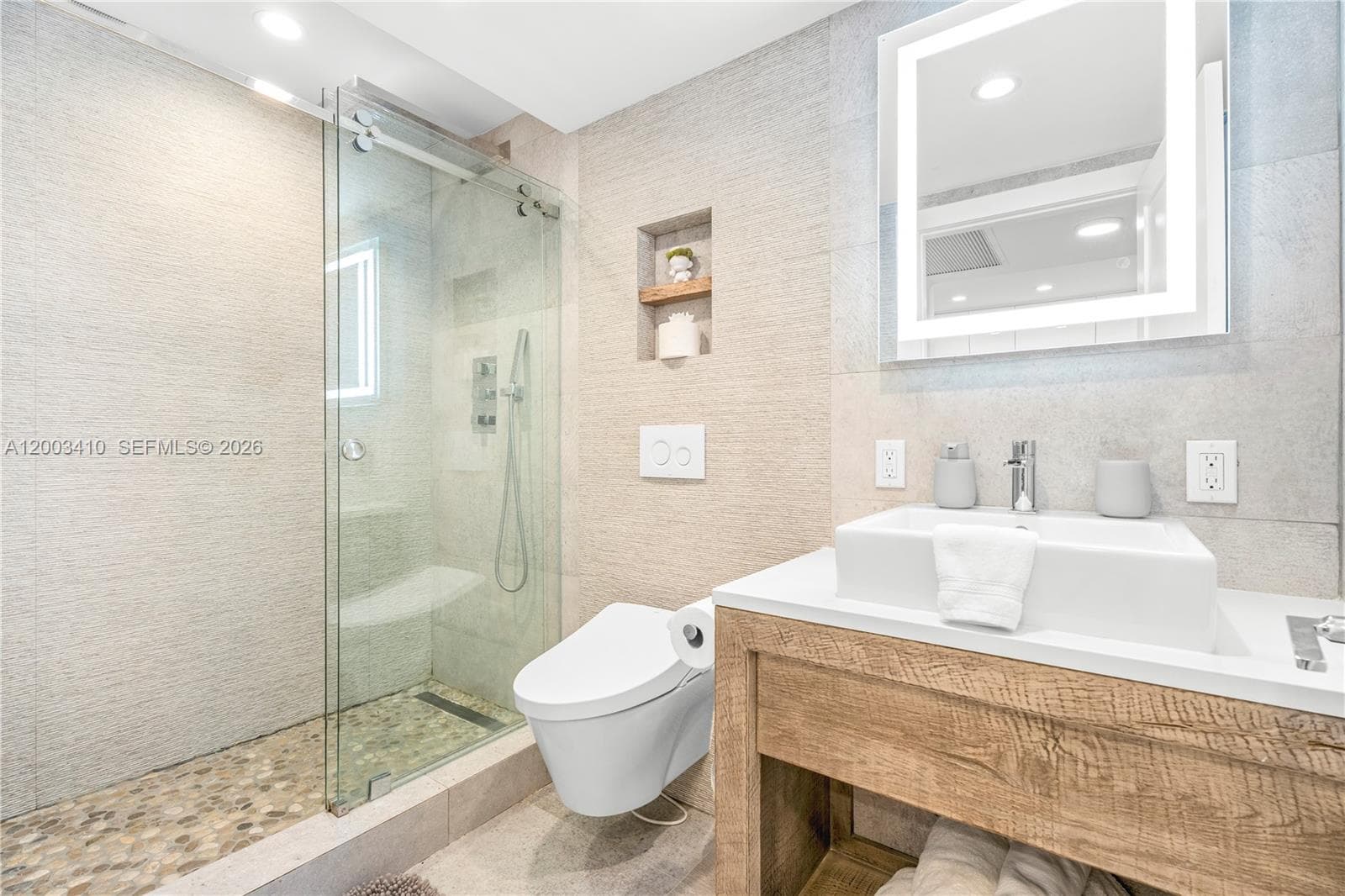 2301 Collins Ave 335 photo 6