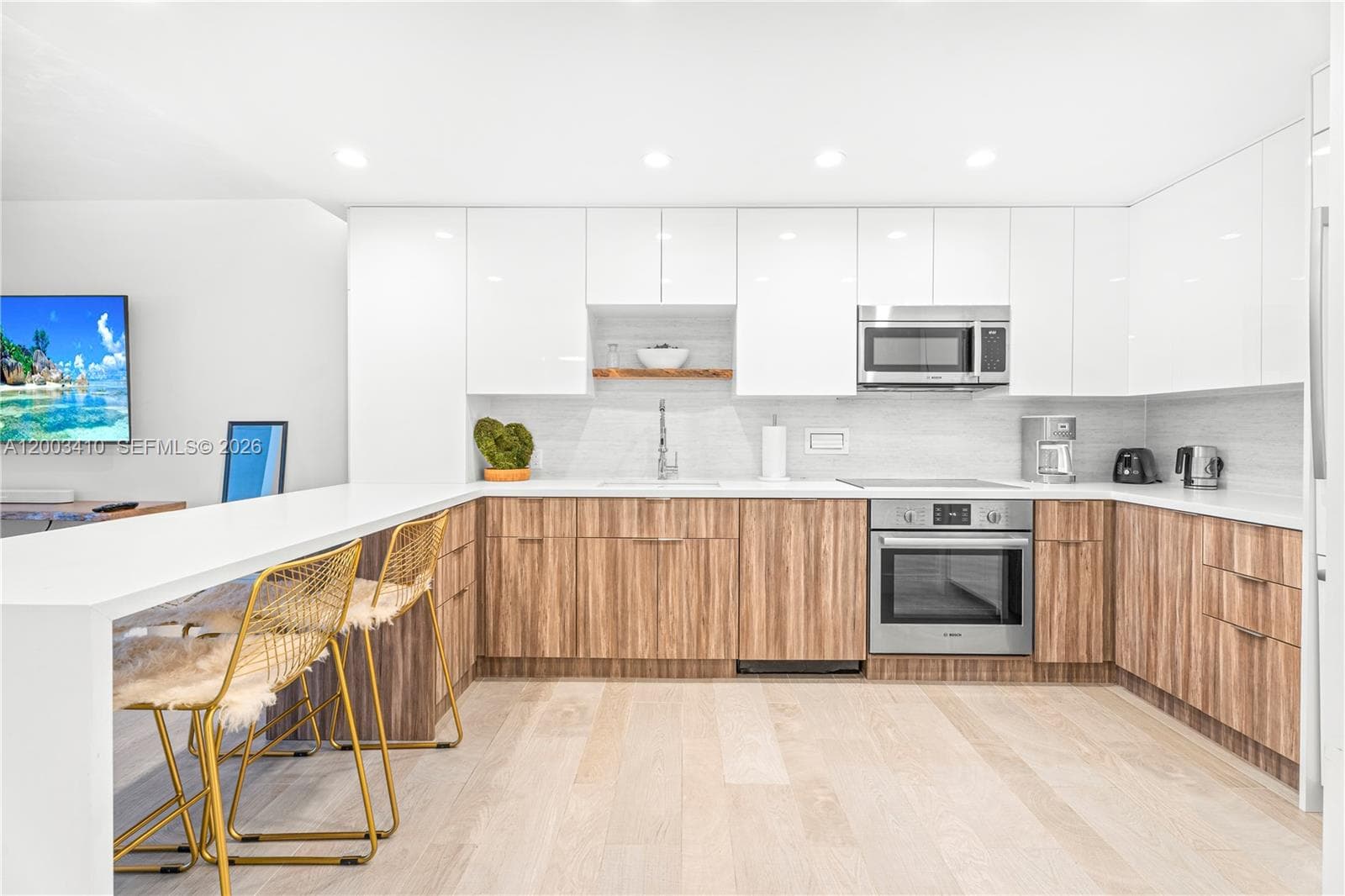 2301 Collins Ave 335 photo 3