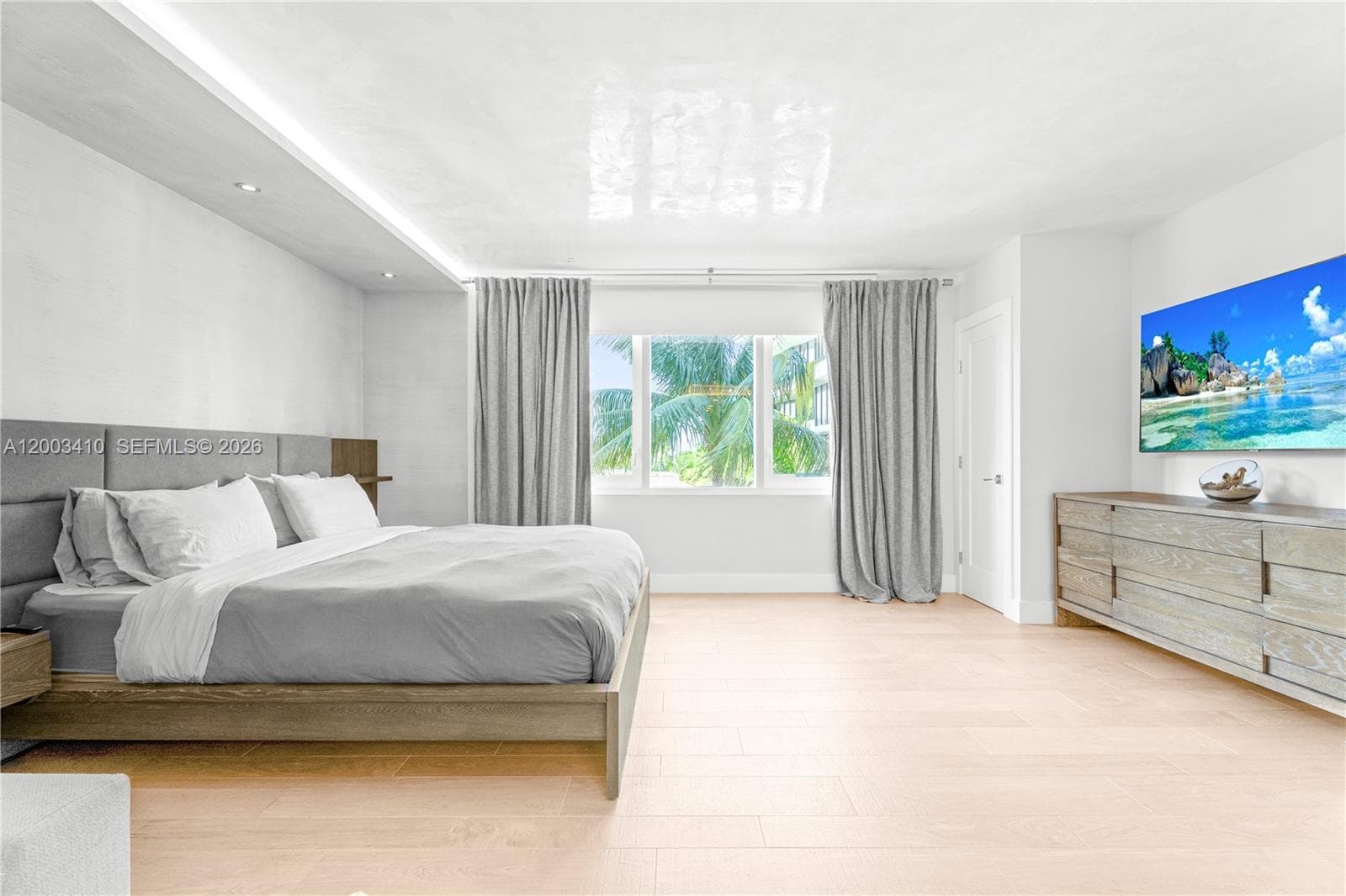 2301 Collins Ave 335 photo 5