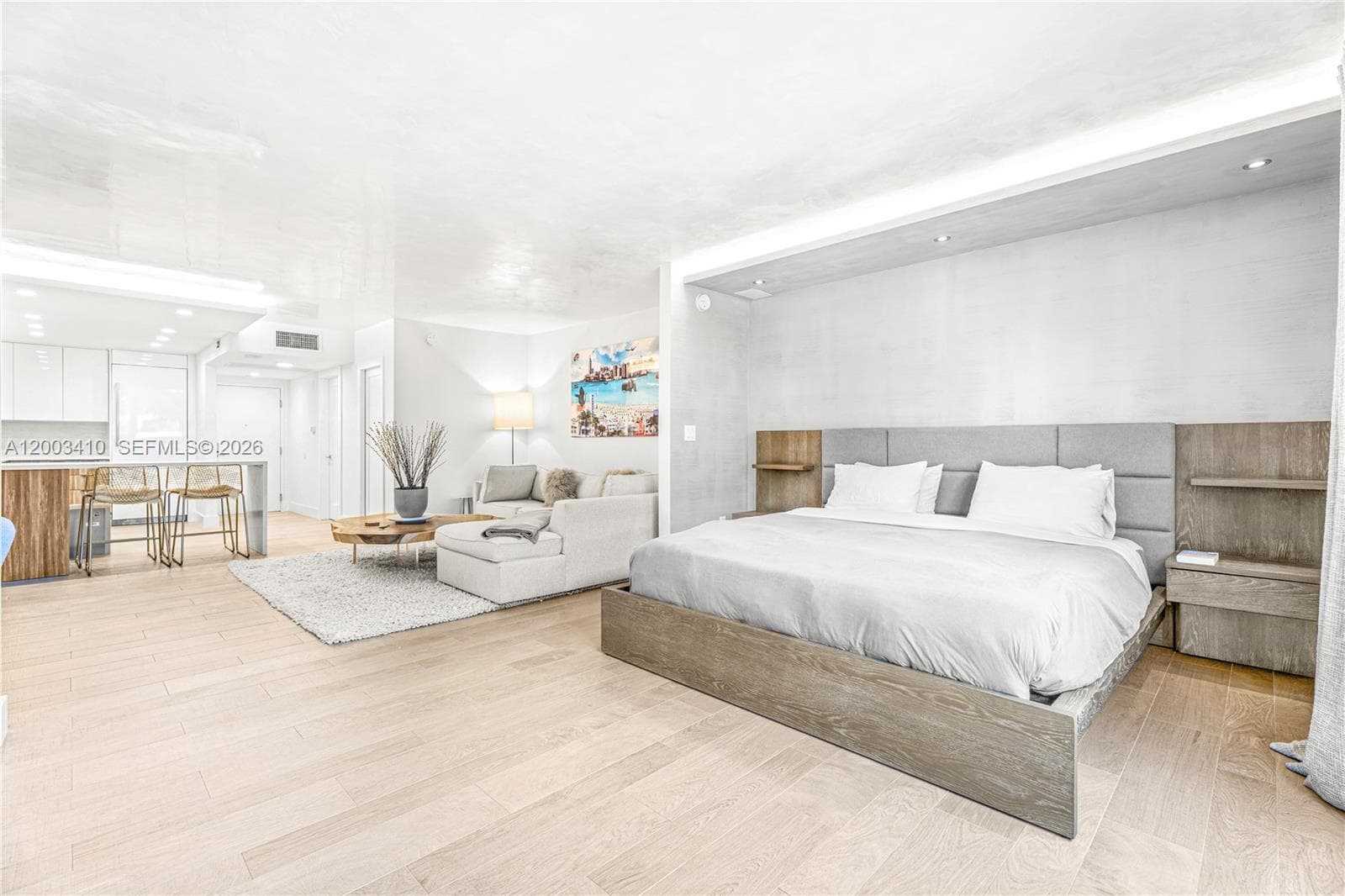 2301 Collins Ave 335 photo 4