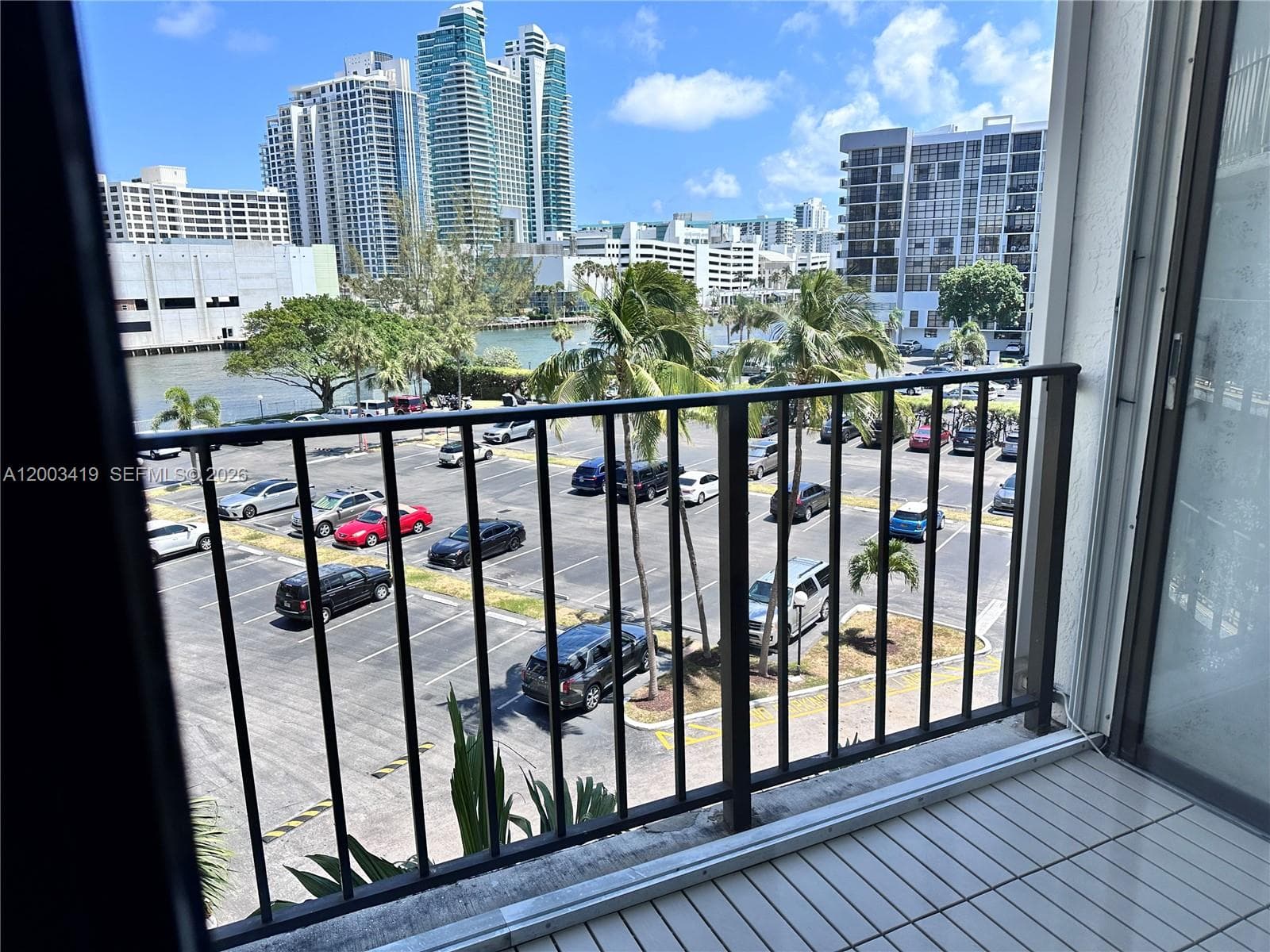 800 Parkview Dr 522 photo 23