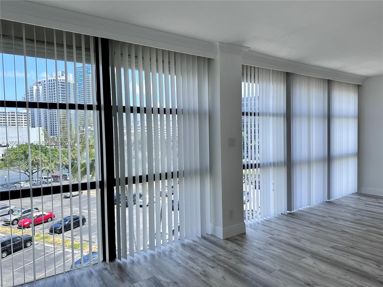 800 Parkview Dr 522 photo 6