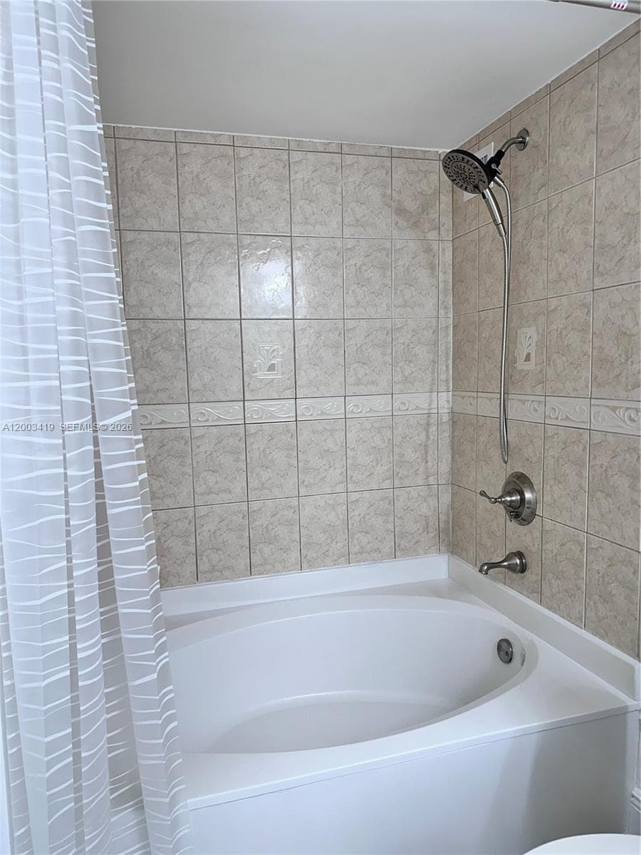 800 Parkview Dr 522 photo 17