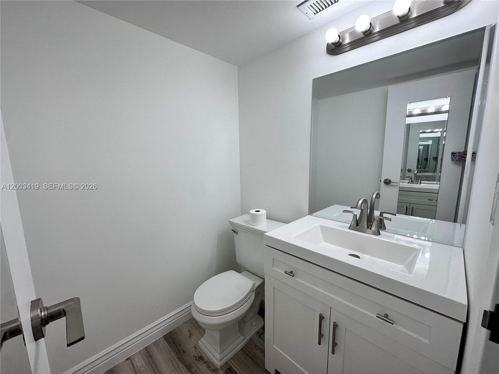 800 Parkview Dr 522 photo 12