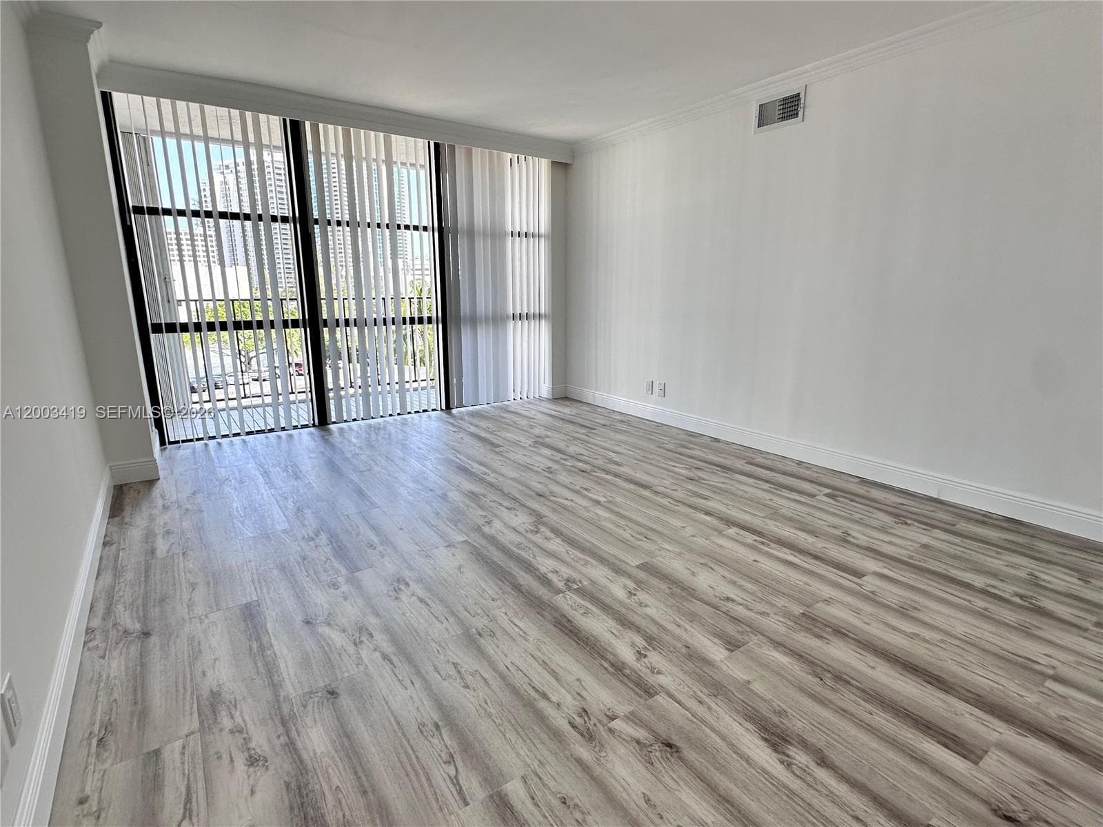 800 Parkview Dr 522 photo 22