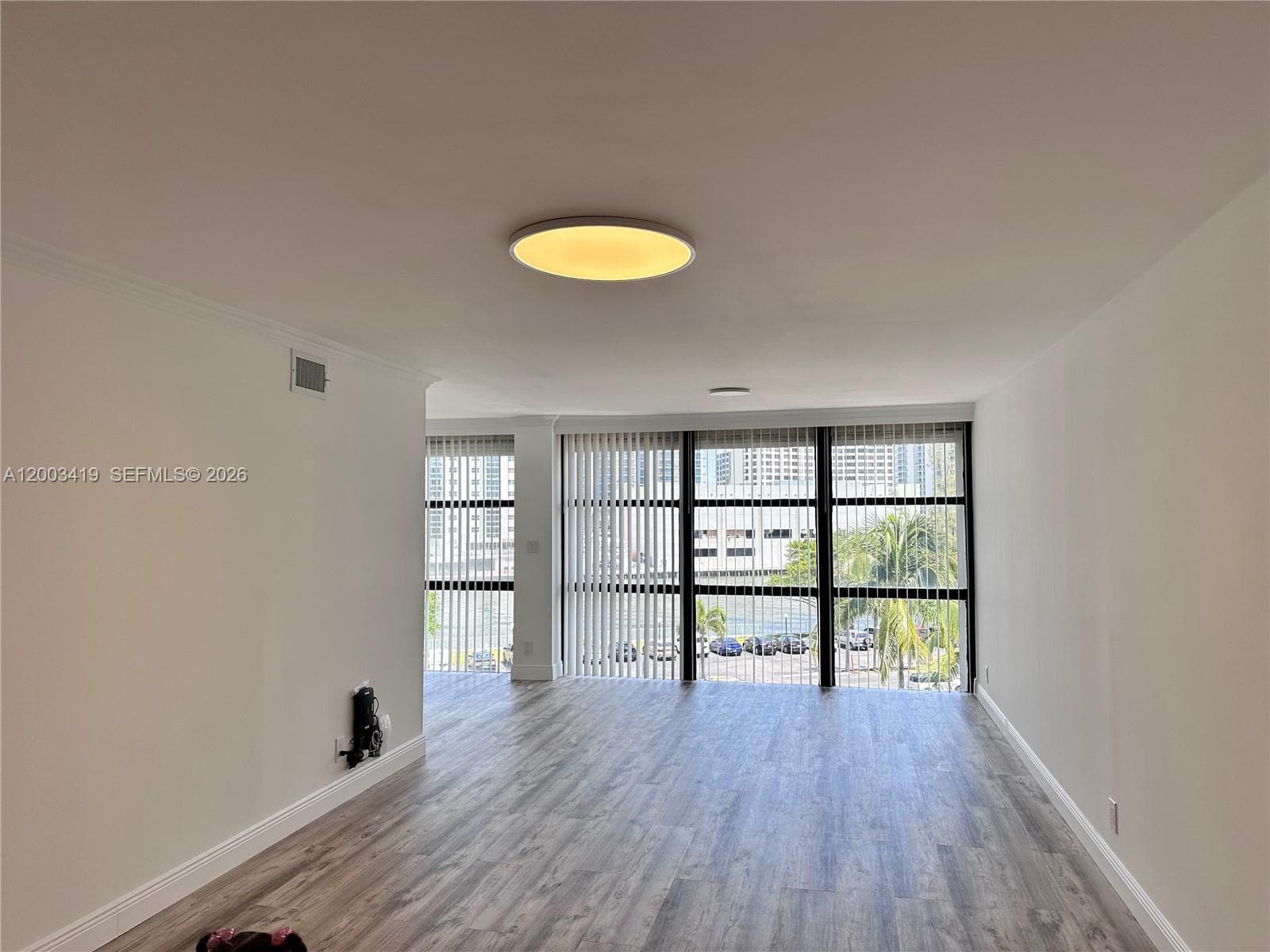 800 Parkview Dr 522 photo 7