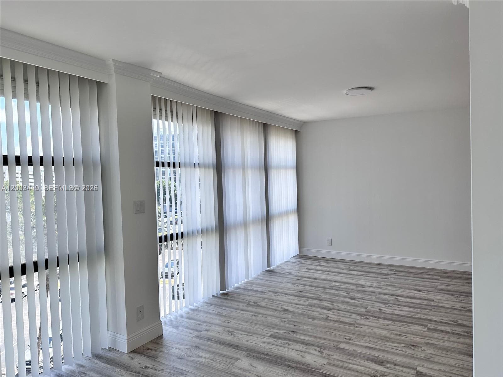 800 Parkview Dr 522 photo 5