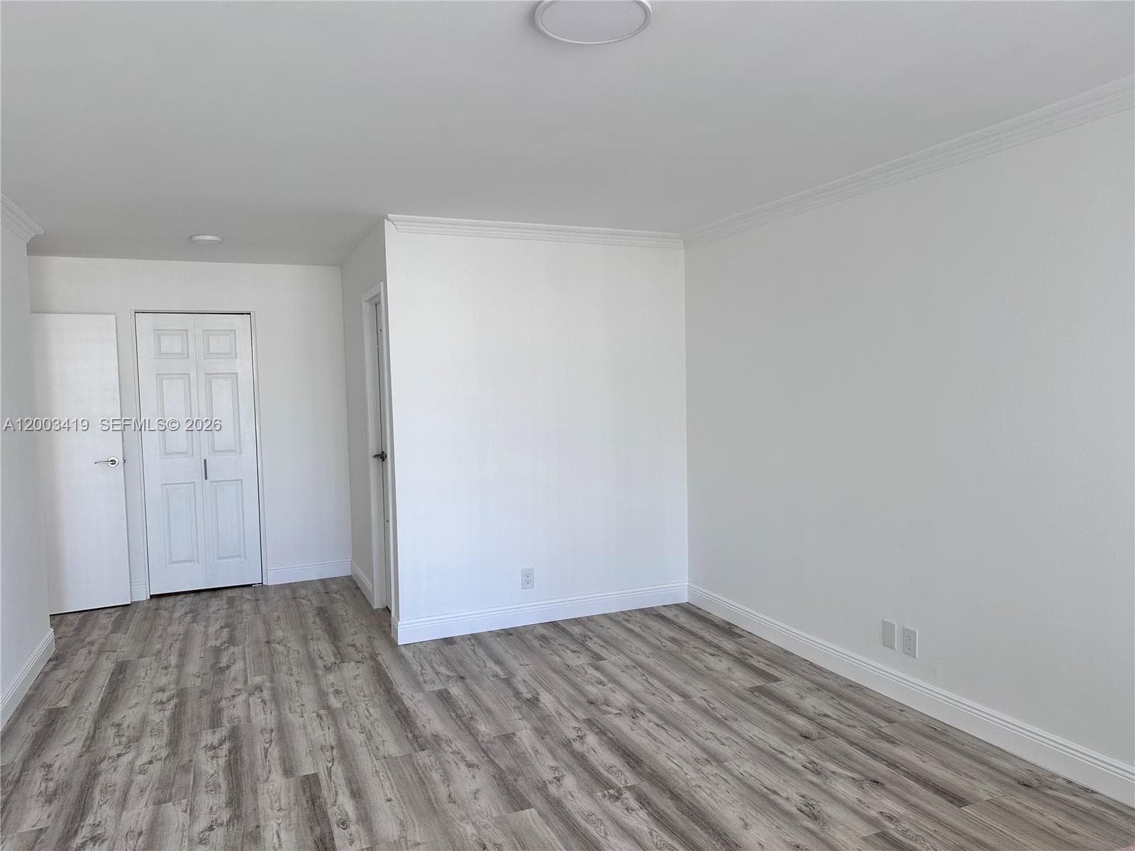 800 Parkview Dr 522 photo 24