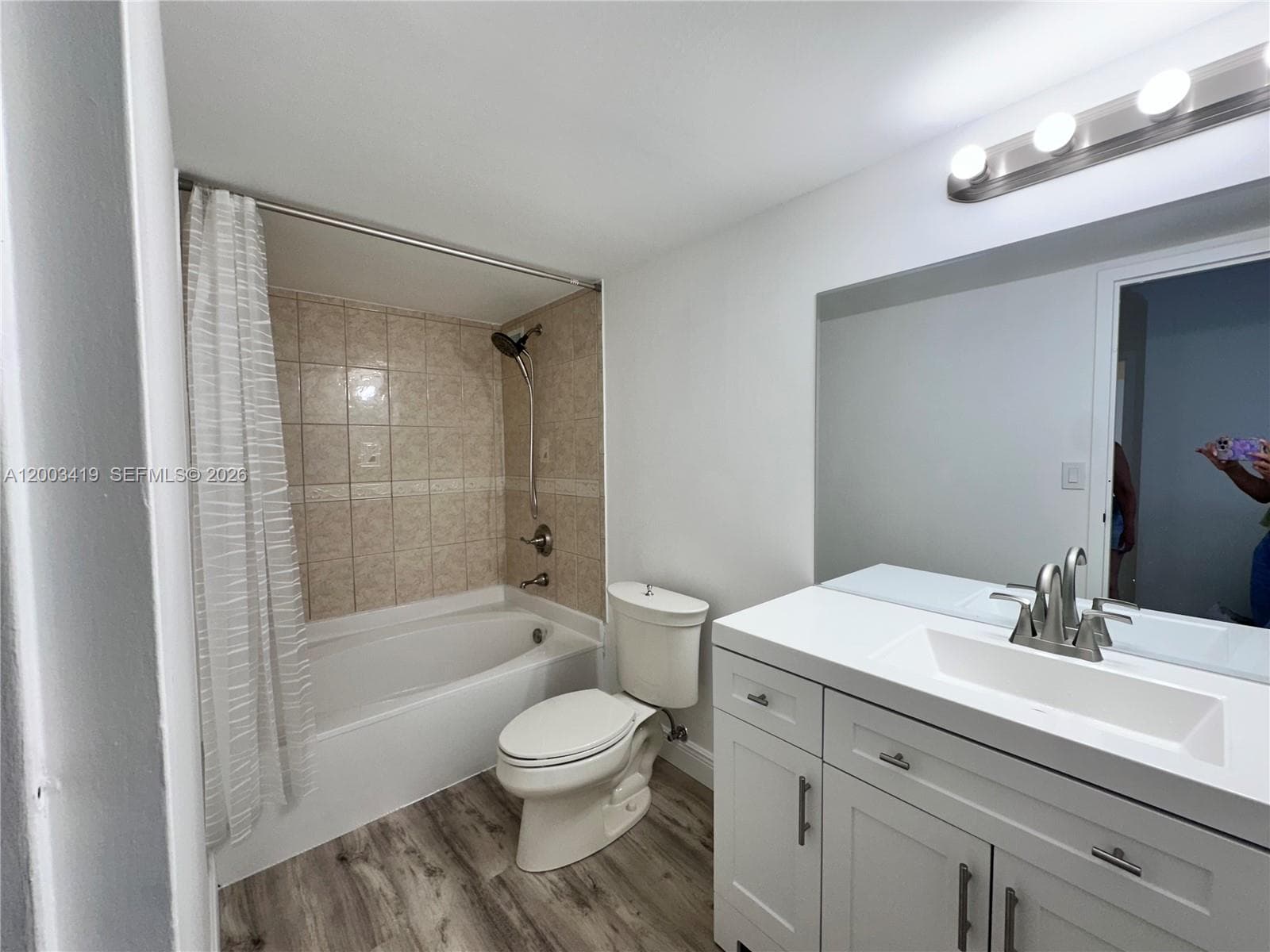 800 Parkview Dr 522 photo 14