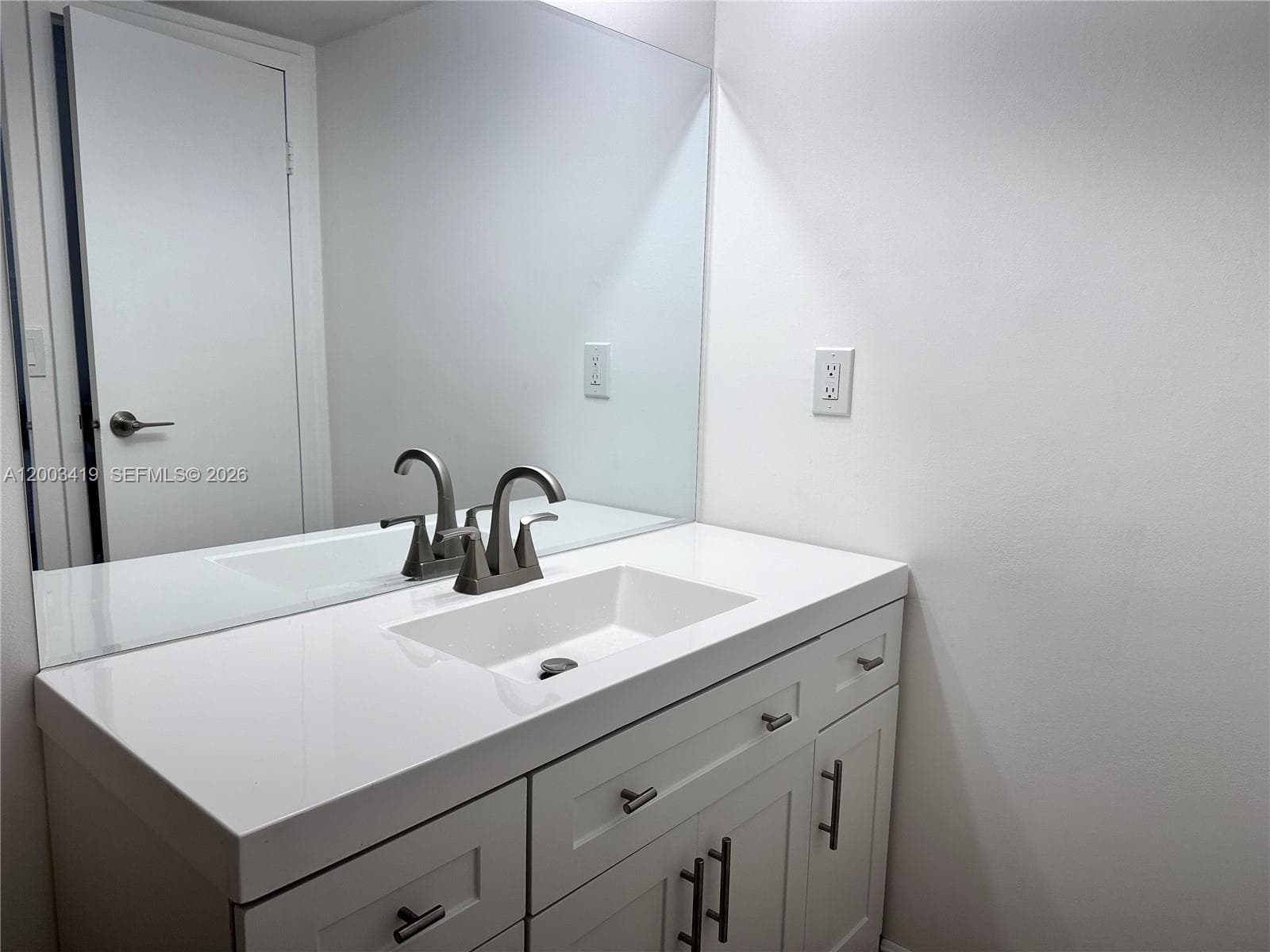 800 Parkview Dr 522 photo 15